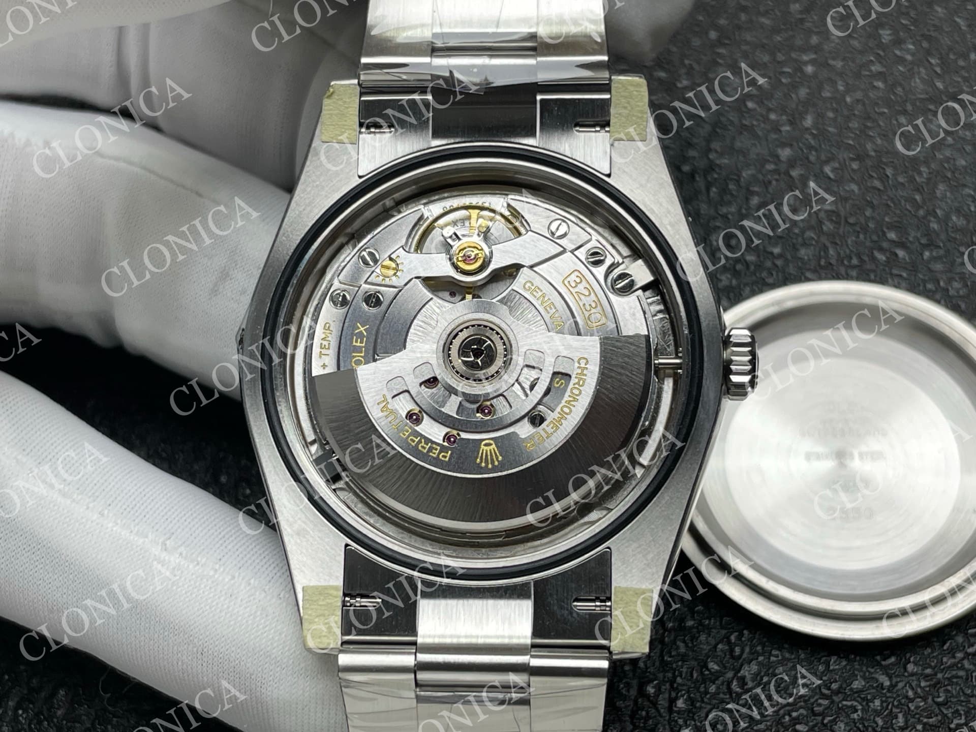 OYSTER PERPETUAL 41MM 124300 904L 2025 BEIGE DIAL — view 8