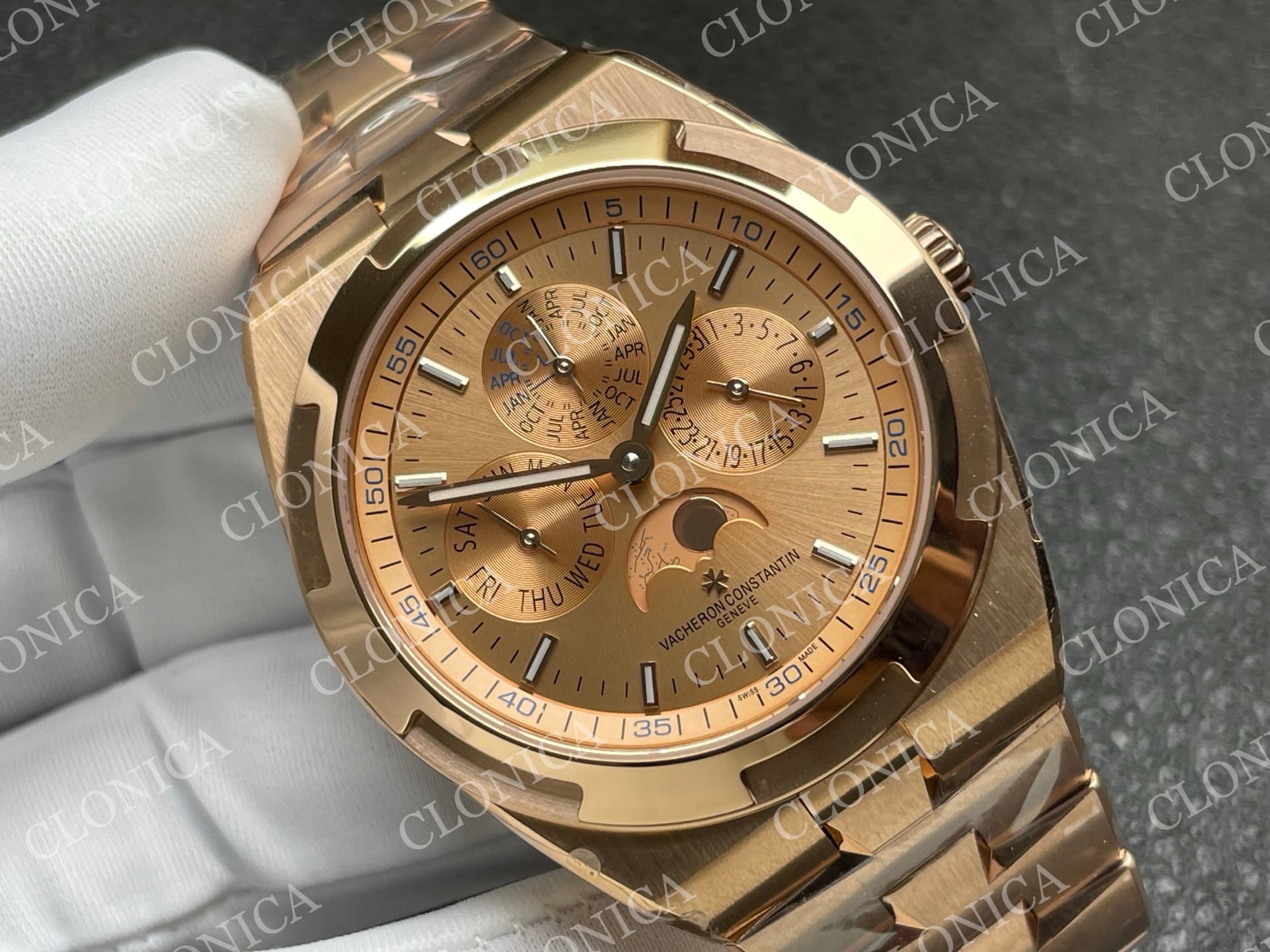 OVERSEAS PERPETUAL CALENDAR CHAMPAGNE DIAL — view 2