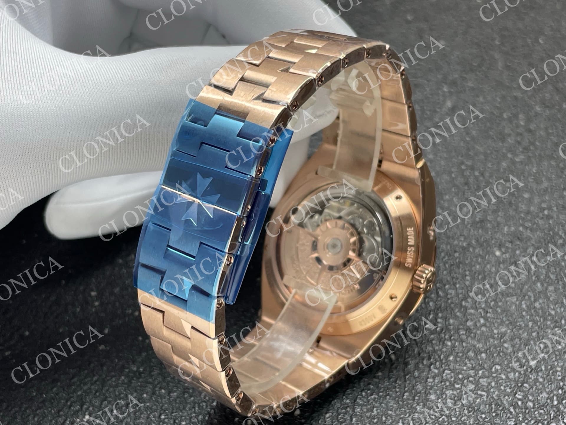 OVERSEAS PERPETUAL CALENDAR CHAMPAGNE DIAL — view 5