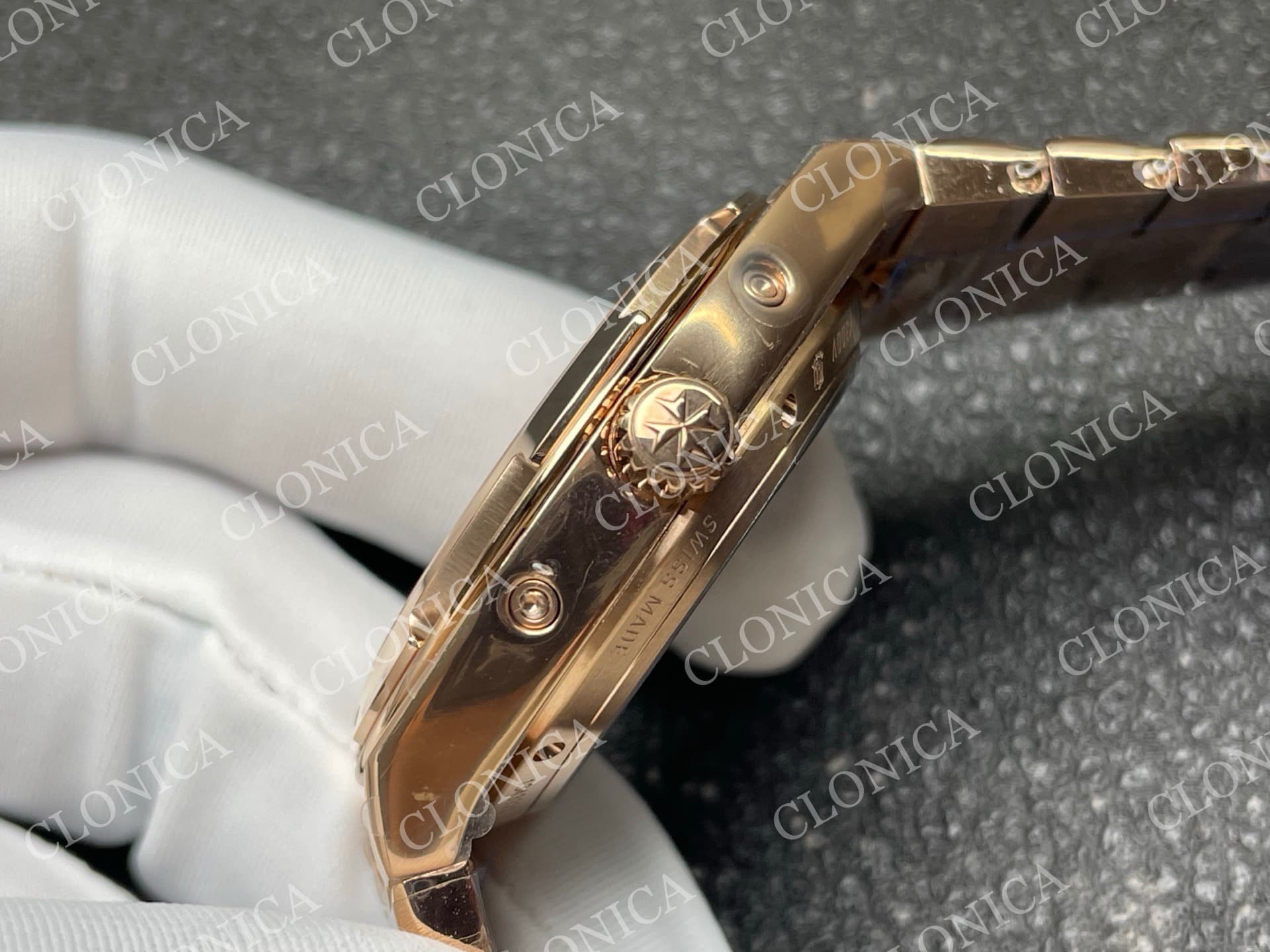 OVERSEAS PERPETUAL CALENDAR CHAMPAGNE DIAL — view 7