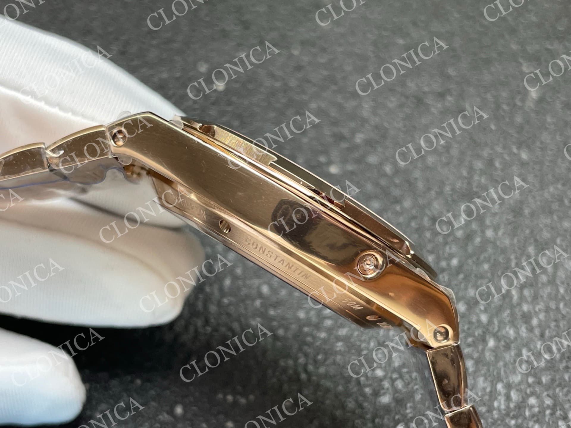 OVERSEAS PERPETUAL CALENDAR CHAMPAGNE DIAL — view 9