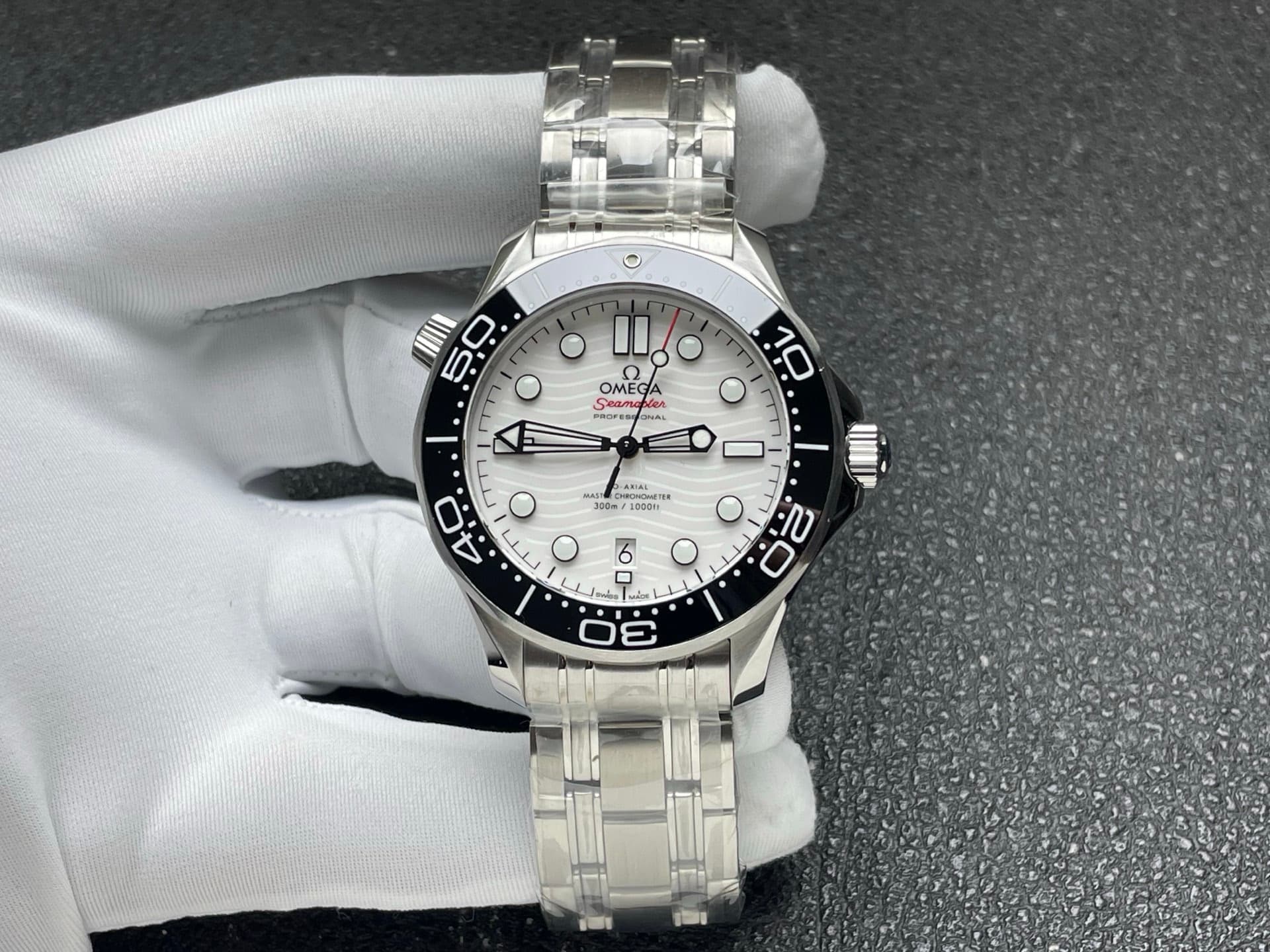 SEAMASTER DIVER 300M BLACK CERAMIC BEZEL 1:1 WHITE DIAL — view 1