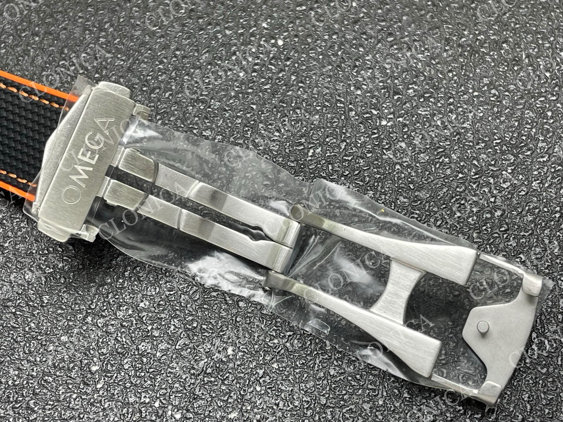 PLANET OCEAN MASTER CHRONOMETER BLACK CERAMIC BEZEL BLACK DIAL — view 6