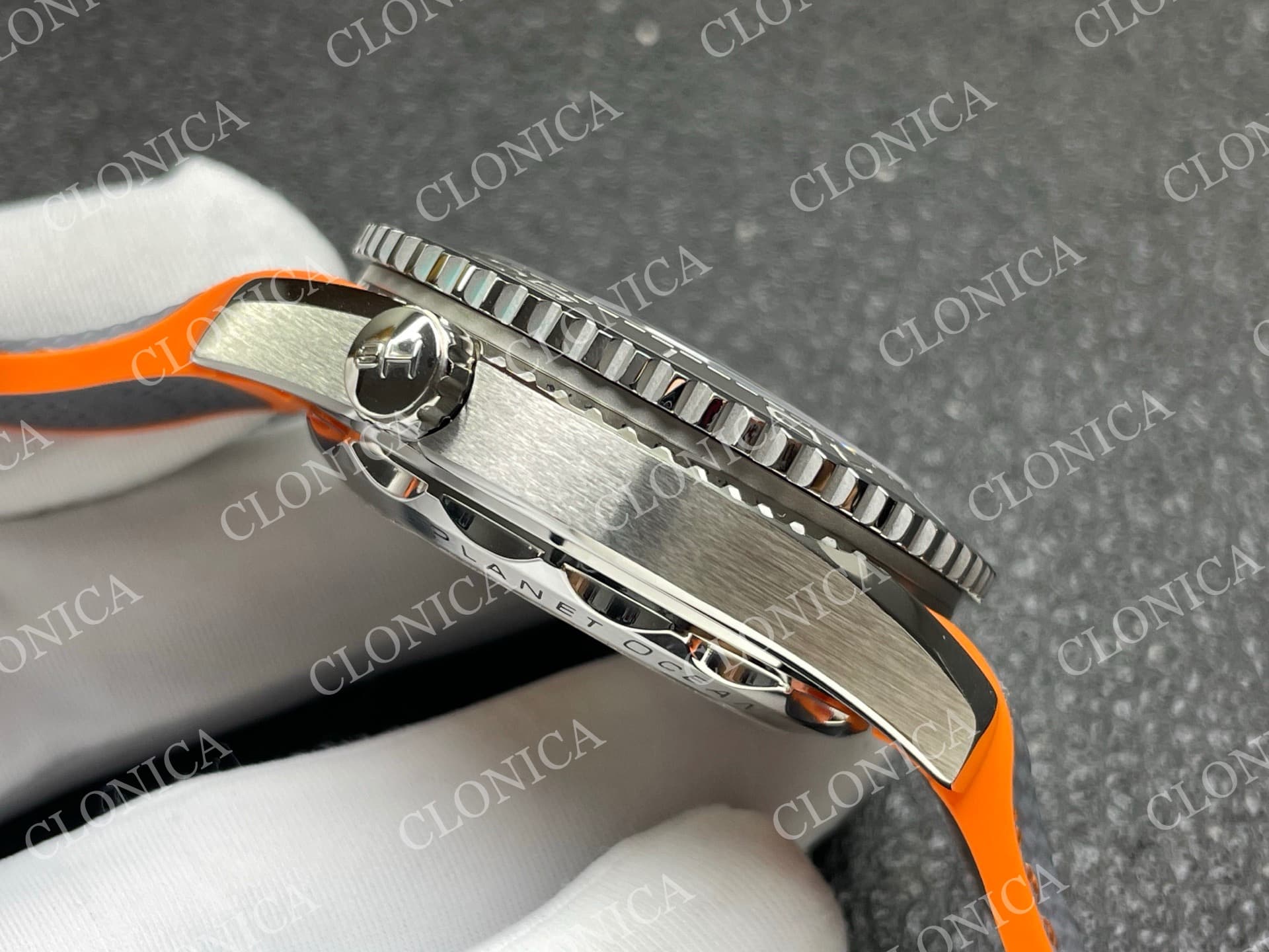 PLANET OCEAN MASTER CHRONOMETER GREY CERAMIC BEZEL GREY DIAL — view 9