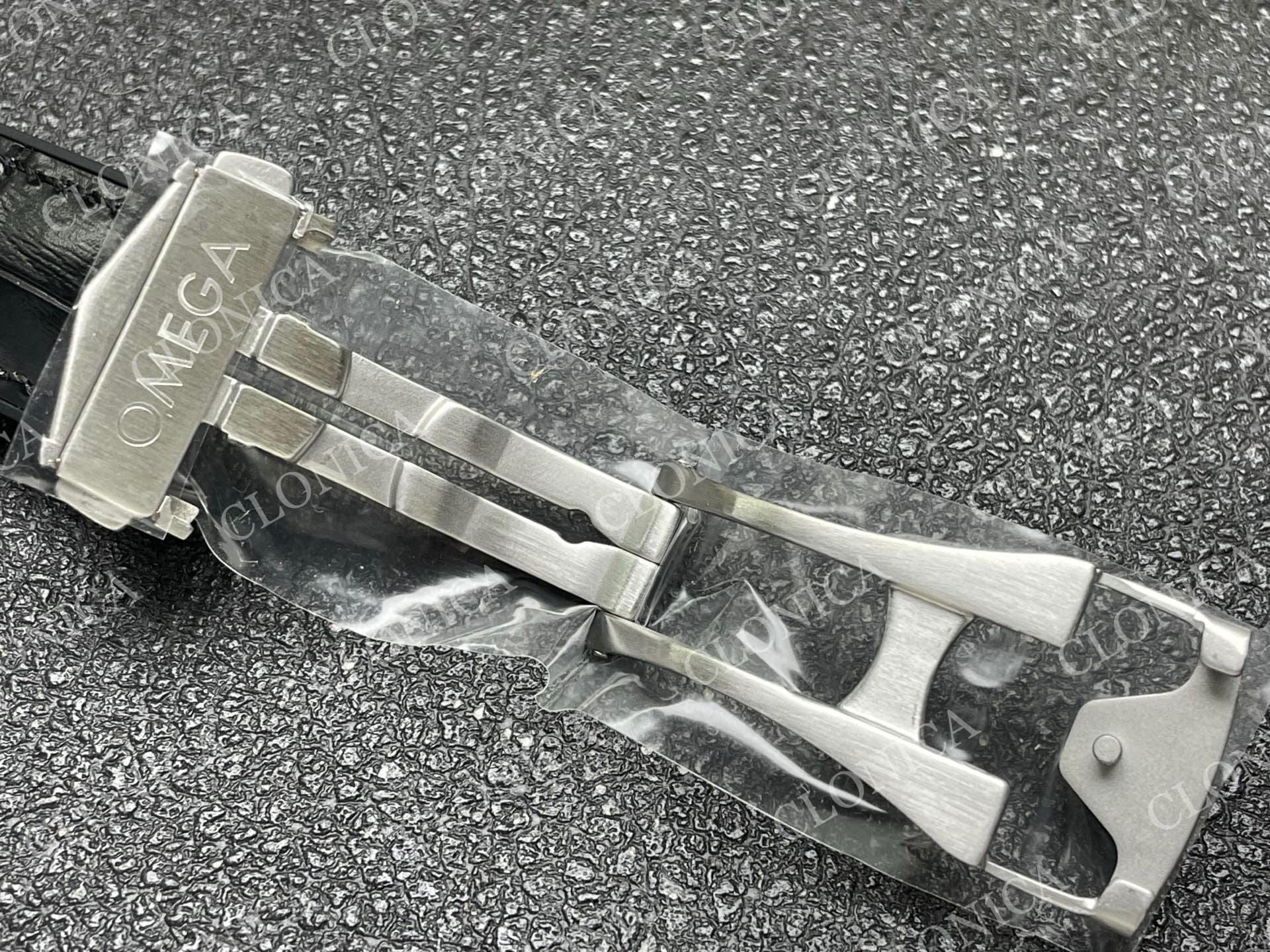 PLANET OCEAN MASTER CHRONOMETER BLACK CERAMIC BEZEL BLACK DIAL — view 6