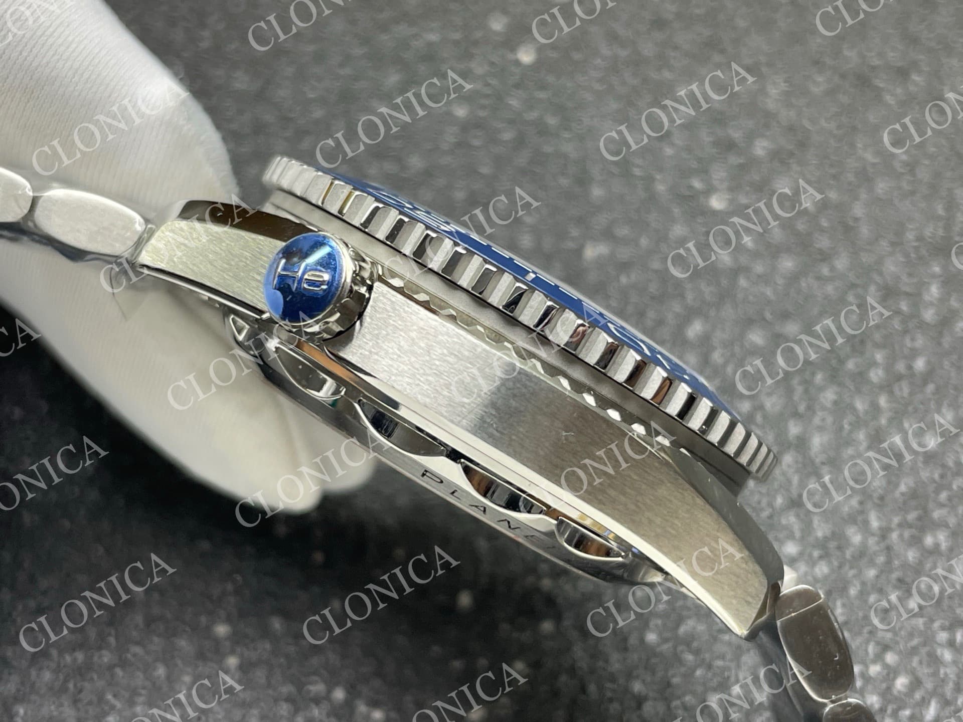 PLANET OCEAN MASTER CHRONOMETER BLUE CERAMIC BEZEL BLUE DIAL — view 9