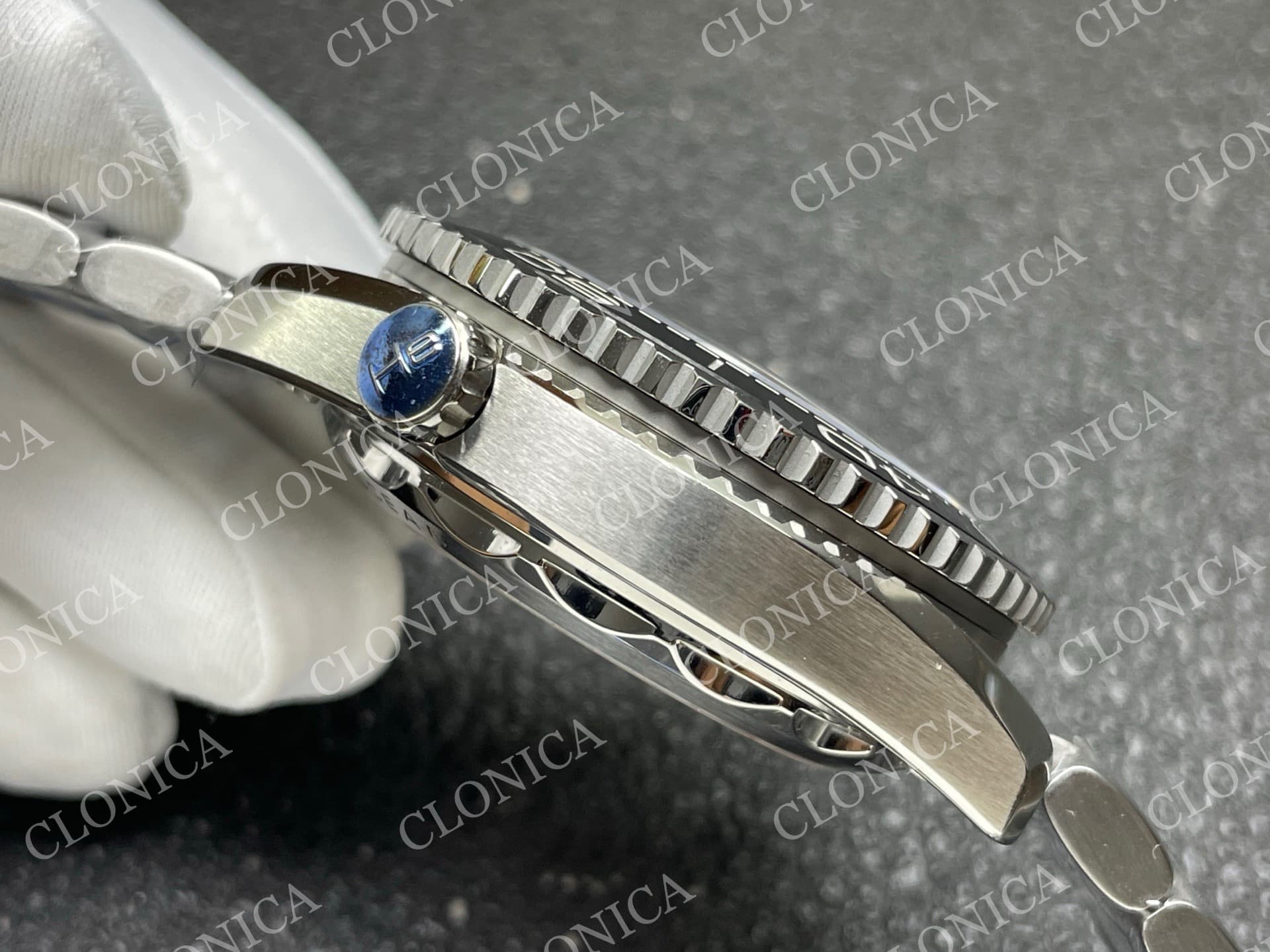 PLANET OCEAN MASTER CHRONOMETER BLACK CERAMIC BEZEL BLACK DIAL — view 9