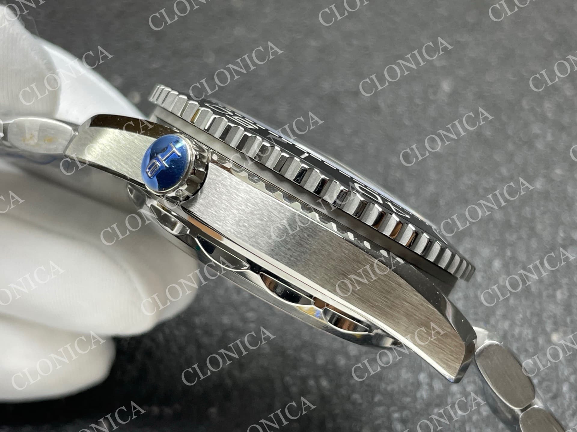 PLANET OCEAN MASTER CHRONOMETER BLACK CERAMIC BEZEL BLACK DIAL — view 9