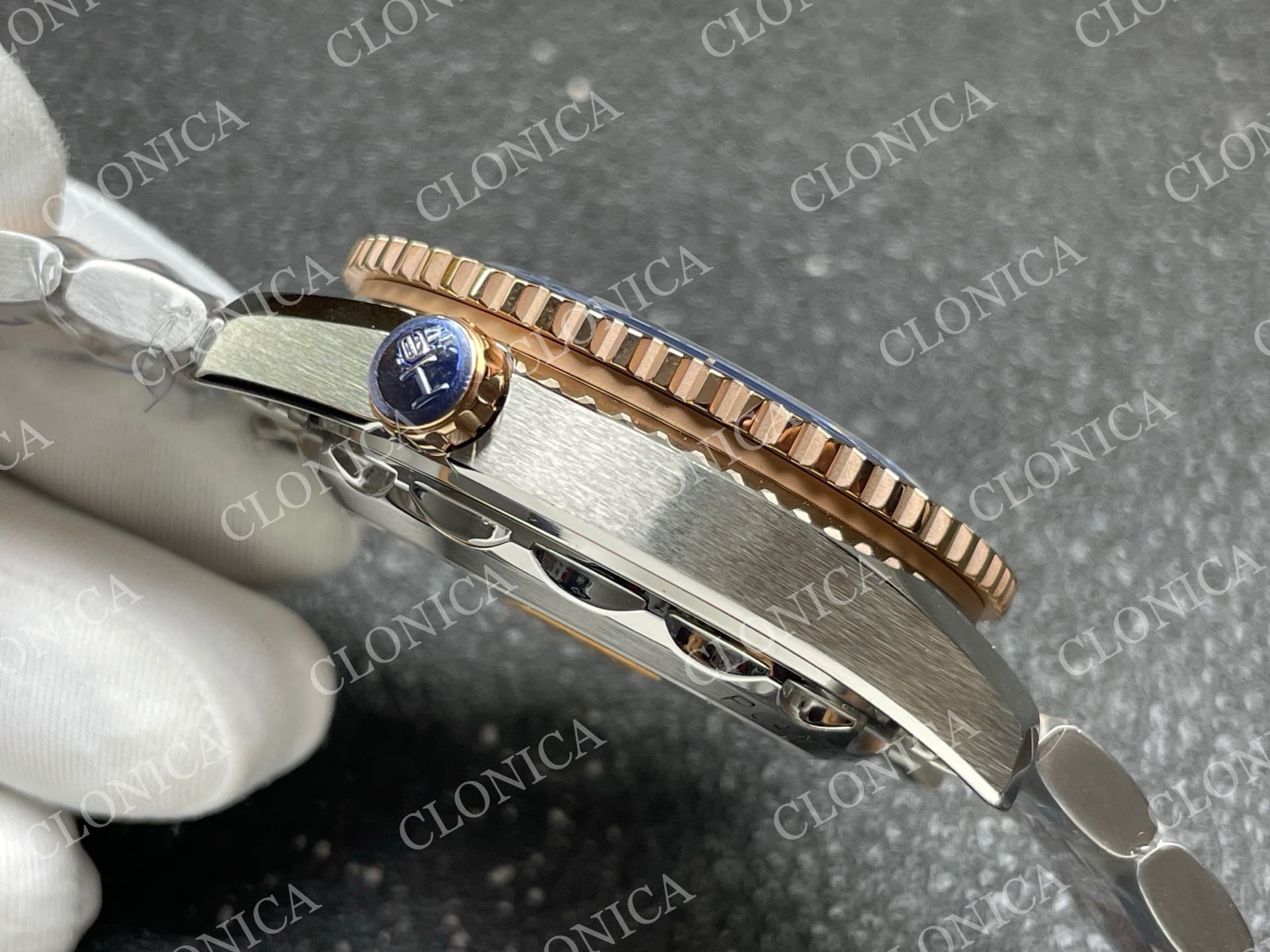 PLANET OCEAN MASTER CHRONOMETER BLUE CERAMIC BEZEL BLUE DIAL — view 9