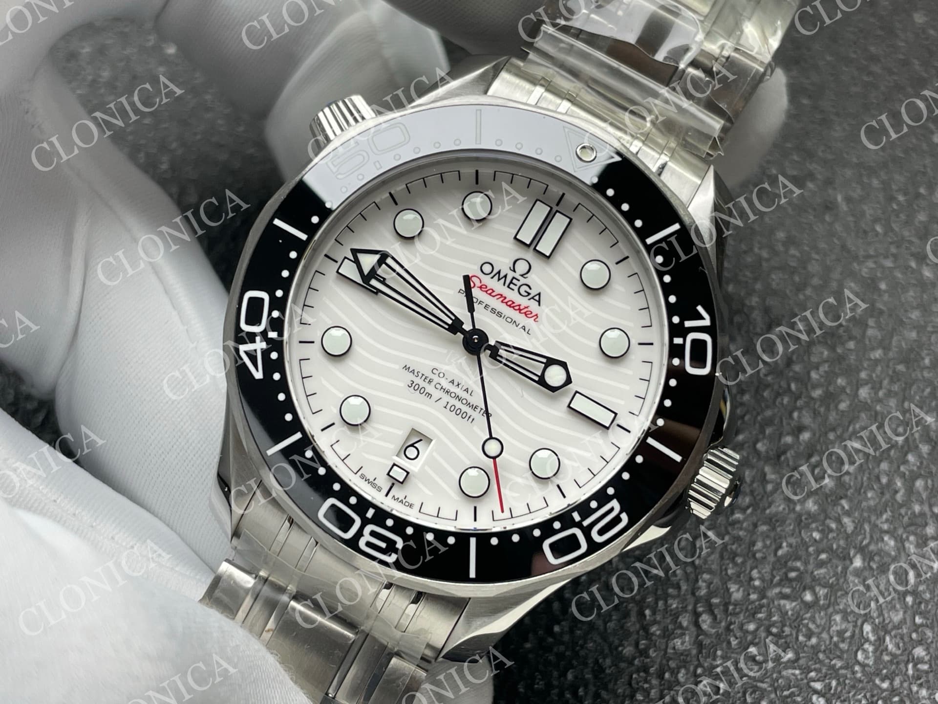 SEAMASTER DIVER 300M BLACK CERAMIC BEZEL WHITE DIAL — view 4