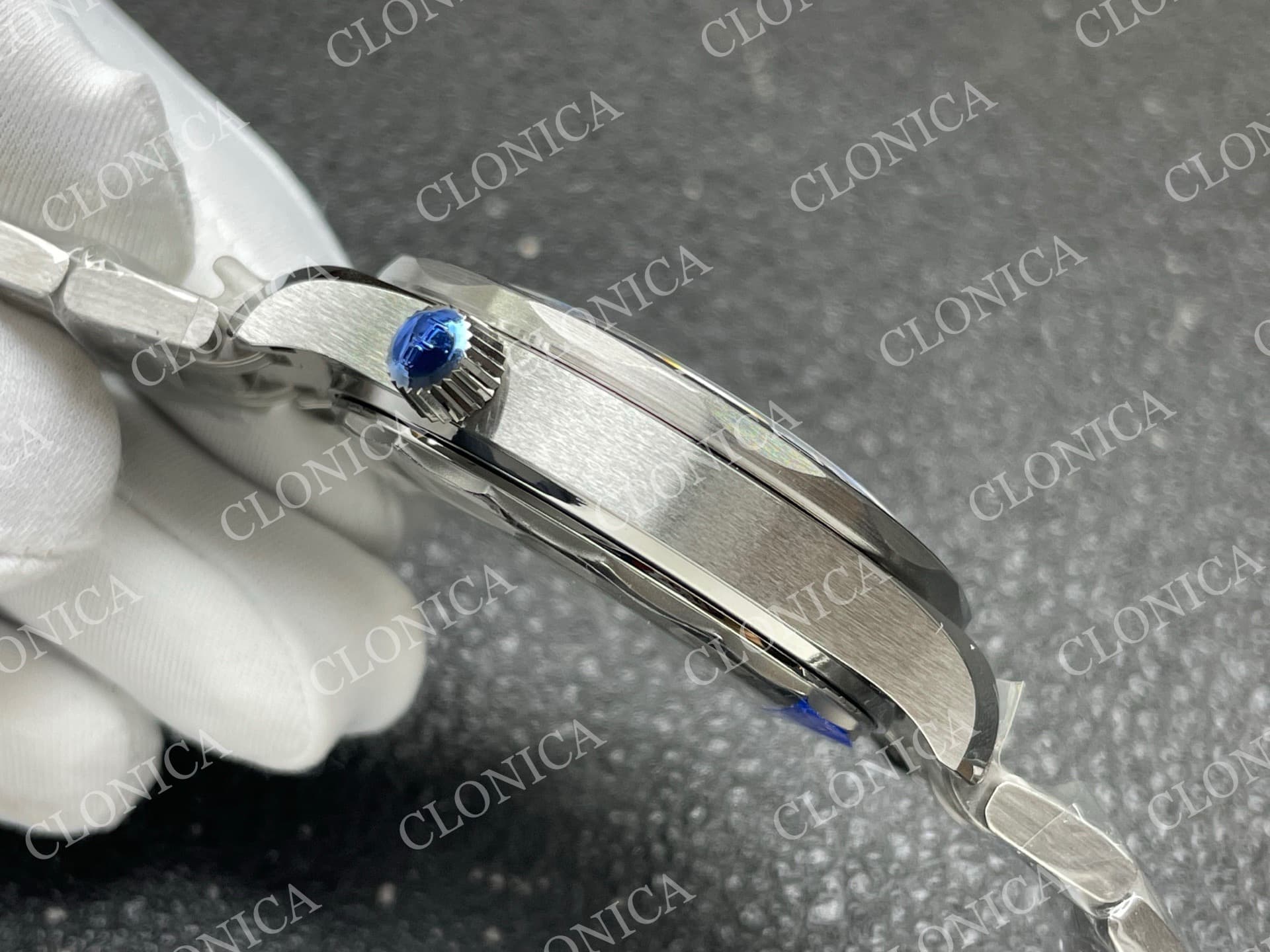 SEAMASTER DIVER 300M BLACK CERAMIC BEZEL WHITE DIAL — view 9