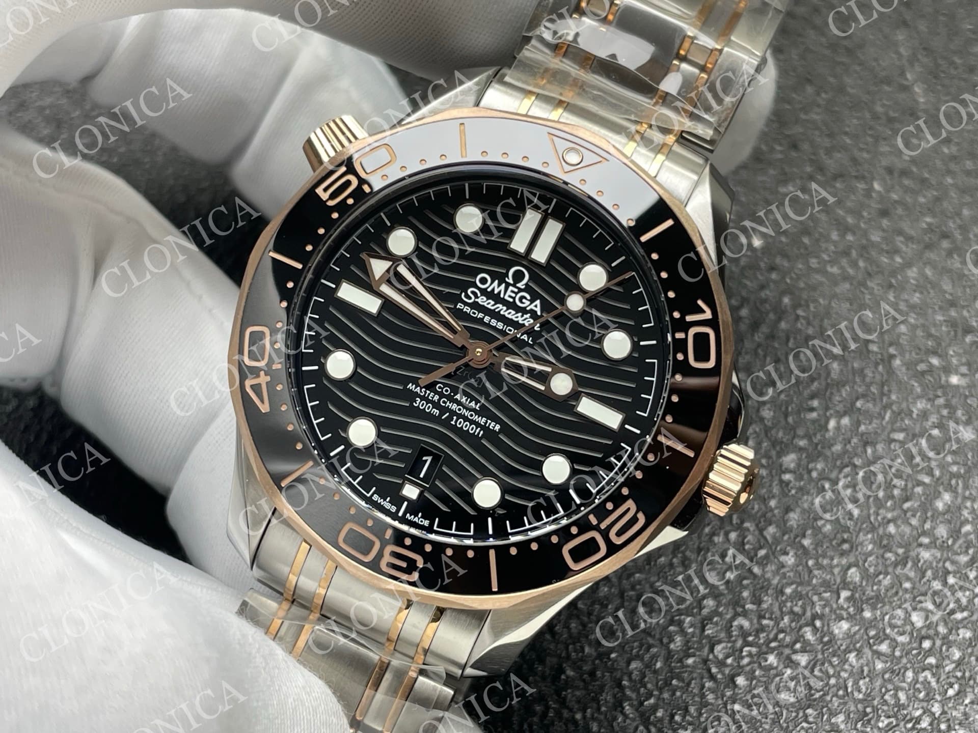 SEAMASTER DIVER 300M TWO TONE RG BLACK CERAMIC WITH BLACK DIAL — view 4