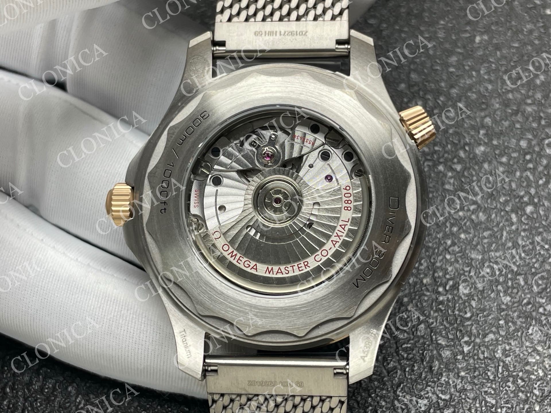 SEAMASTER 300M DIVER TITANIUM/BRONZE GOLD 1:1 GREEN DIAL ON TITANIUM MESH BRACELET — view 8