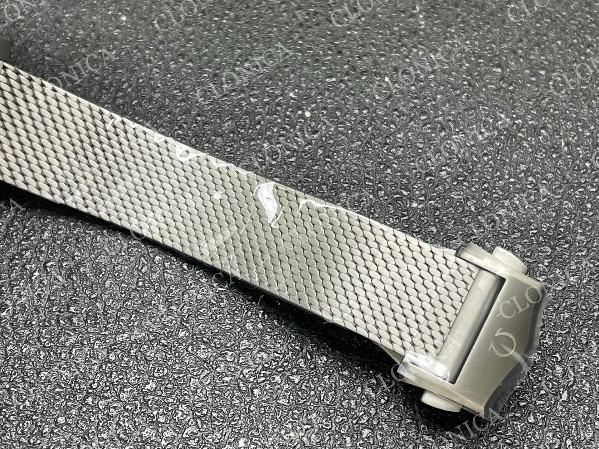 SEAMASTER 300 "NO TIME TO DIE" TITANIUM 1:1 ON TITANIUM MESH BRACELET — view 5