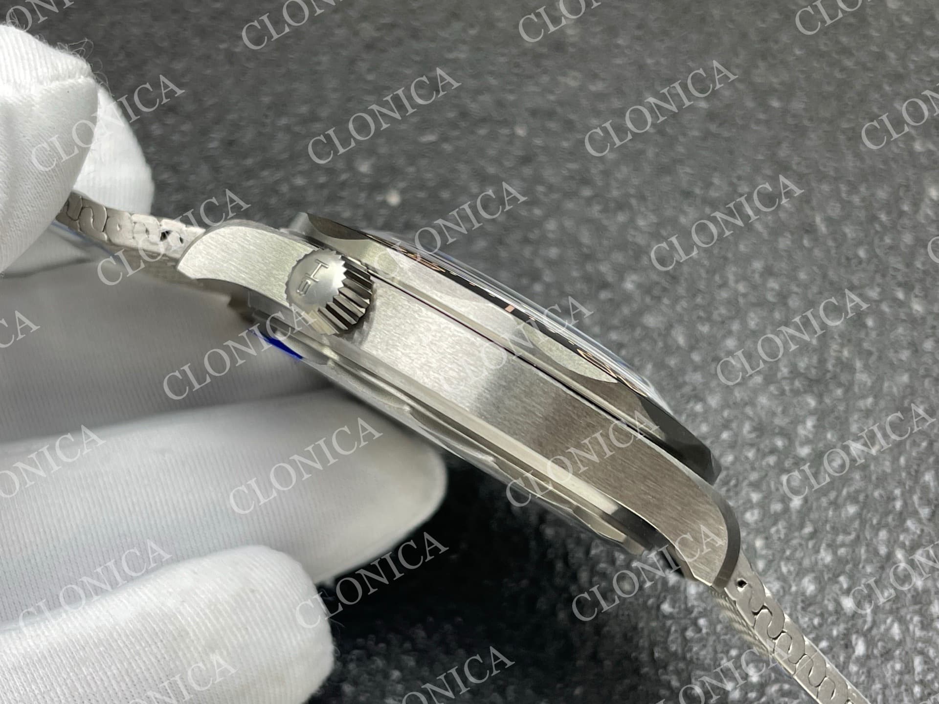 SEAMASTER 300 "NO TIME TO DIE" TITANIUM 1:1 ON TITANIUM MESH BRACELET — view 9