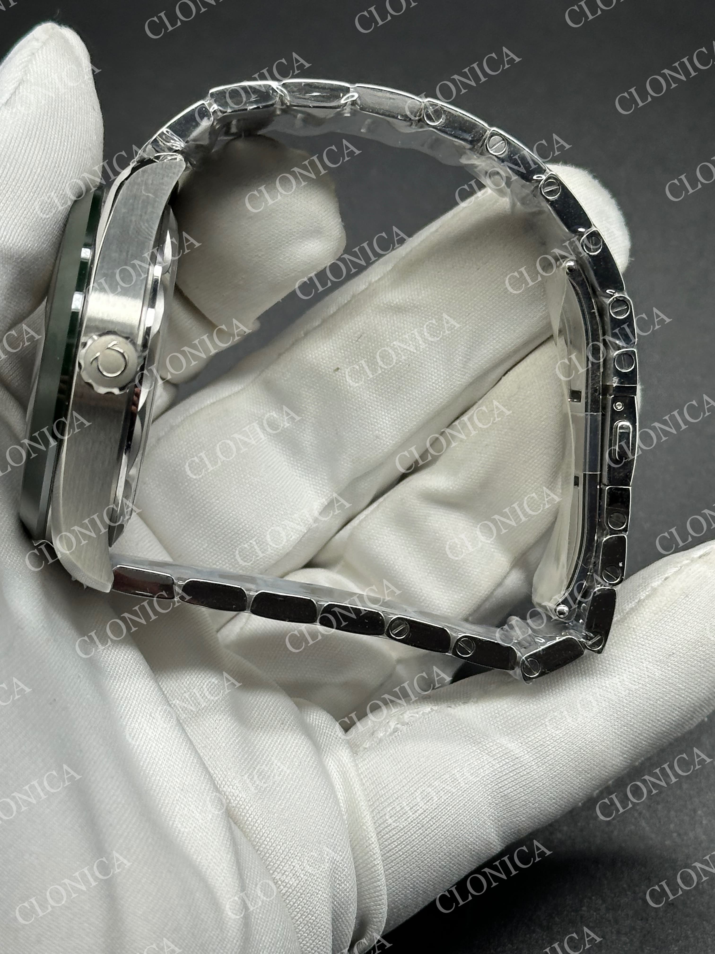 AQUA TERRA 150M 43MM 24 GREEN DIAL ON SS BRACELET A8938 SUPER CLONE — view 4