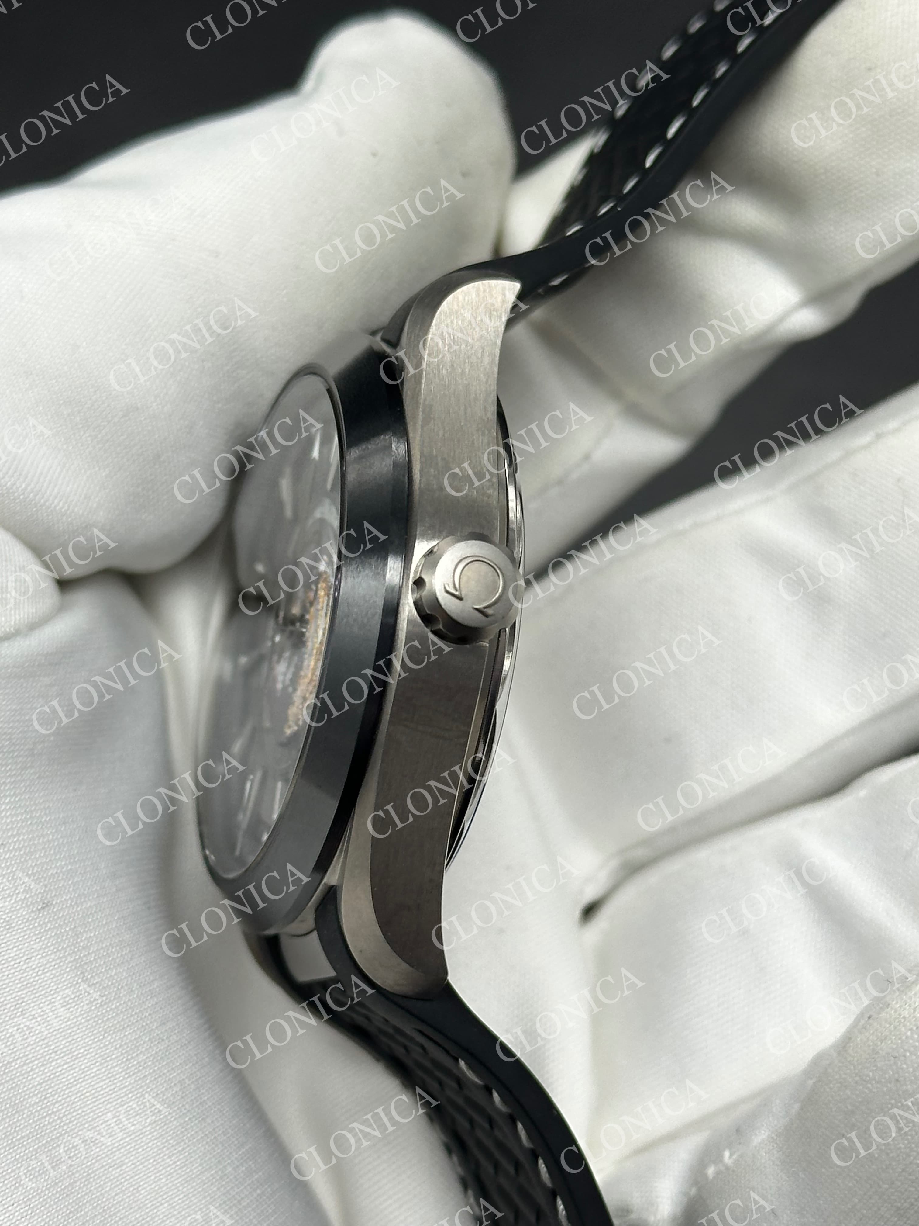AQUA TERRA 150M 43MM 24 TITANIUM 1:1 GRAY DIAL ON BLACK RUBBER STRAP A8938 SUPER CLONE — view 4