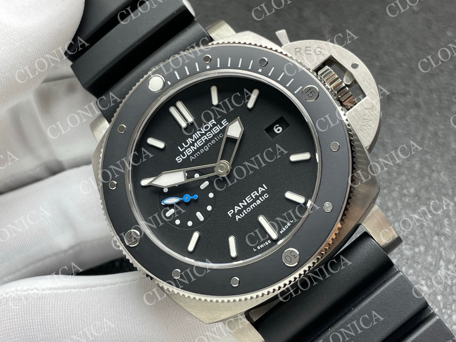 PAM1389 TITANIUM SUBMERSIBLE BLACK CERAMIC BEZEL BLACK DIAL ON BLACK RUBBER STRAP P.9010 CLONE — view 2