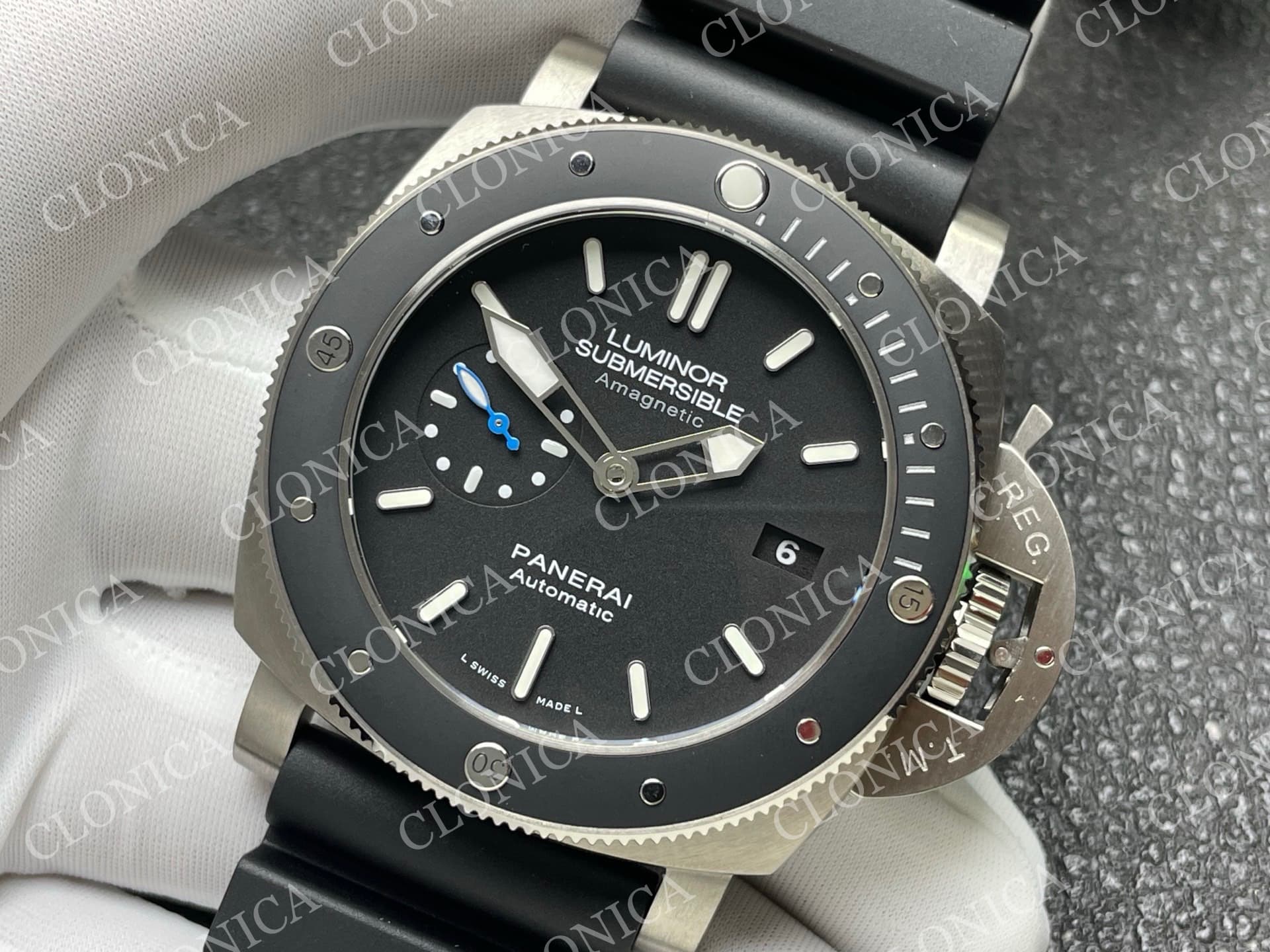 PAM1389 TITANIUM SUBMERSIBLE BLACK CERAMIC BEZEL BLACK DIAL ON BLACK RUBBER STRAP P.9010 CLONE — view 4