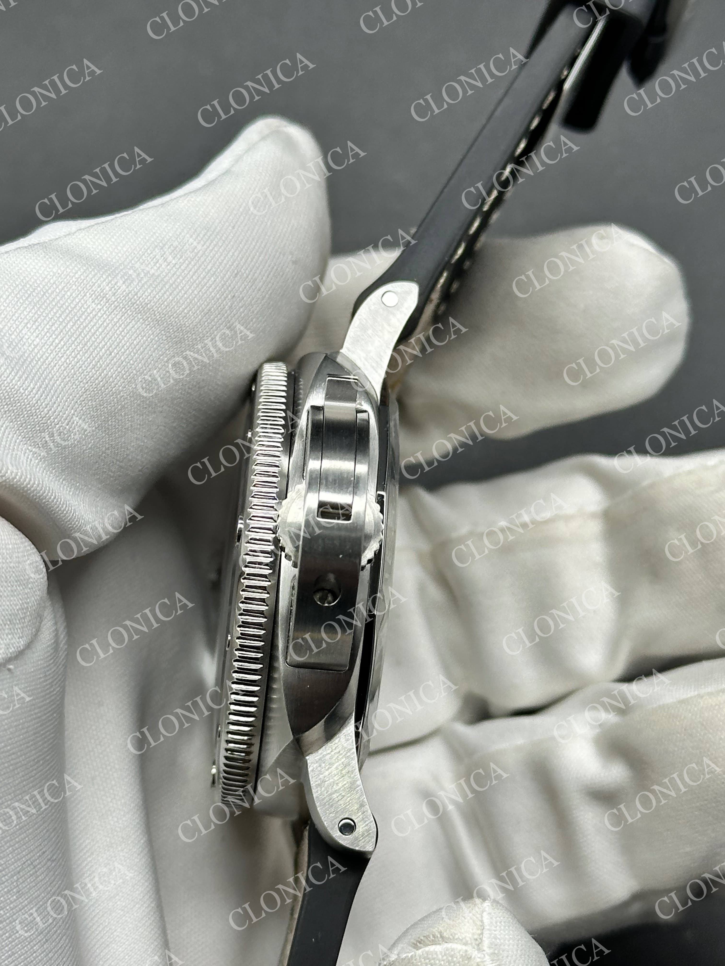 PAM1518 SUBMERSIBLE 44MM 1:1 GRAY OMBRE DIAL ON CAMOUFLAGE STRAP P900 — view 4