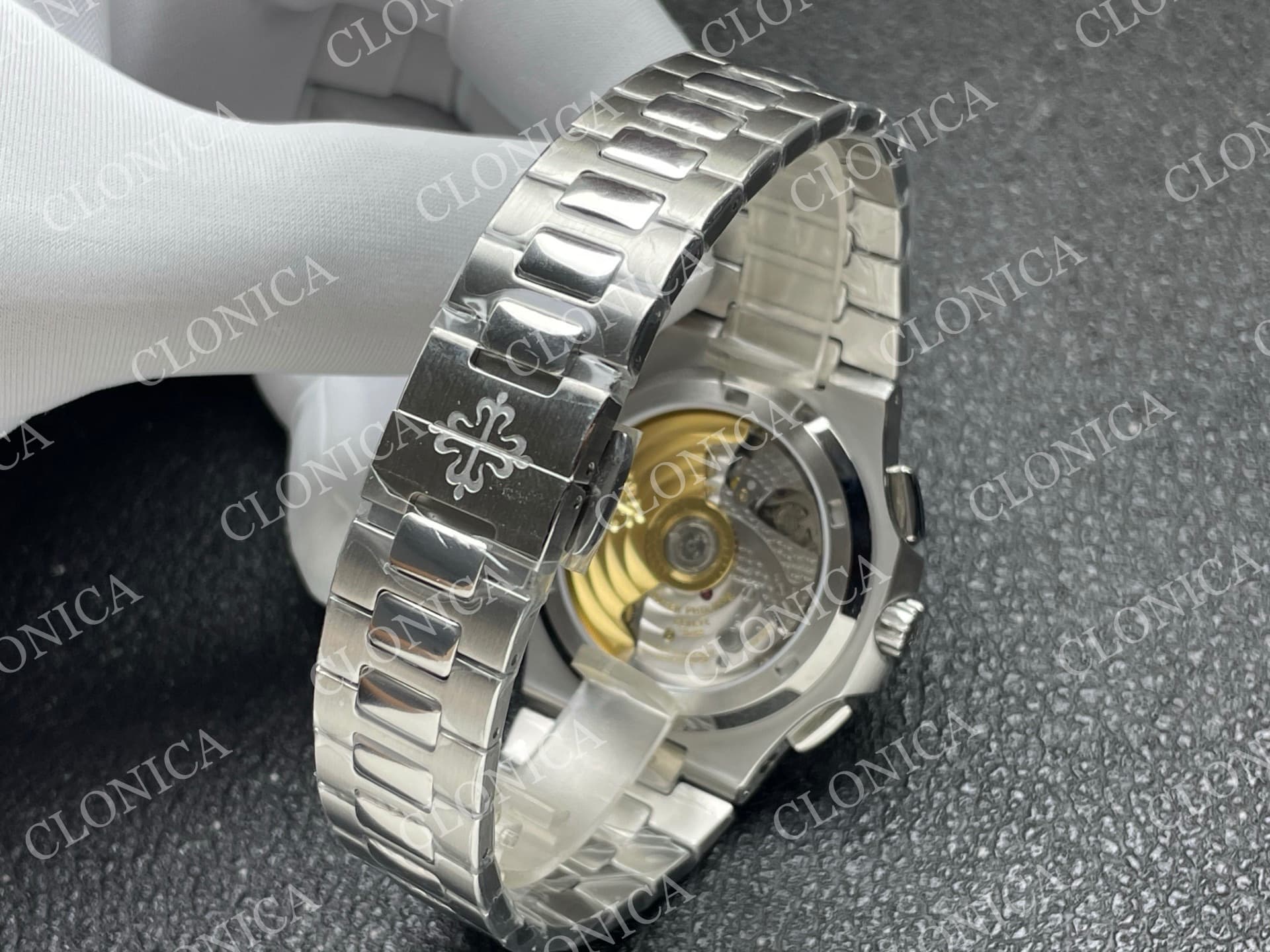 NAUTILUS 5990 SS BLUE DIAL — view 5