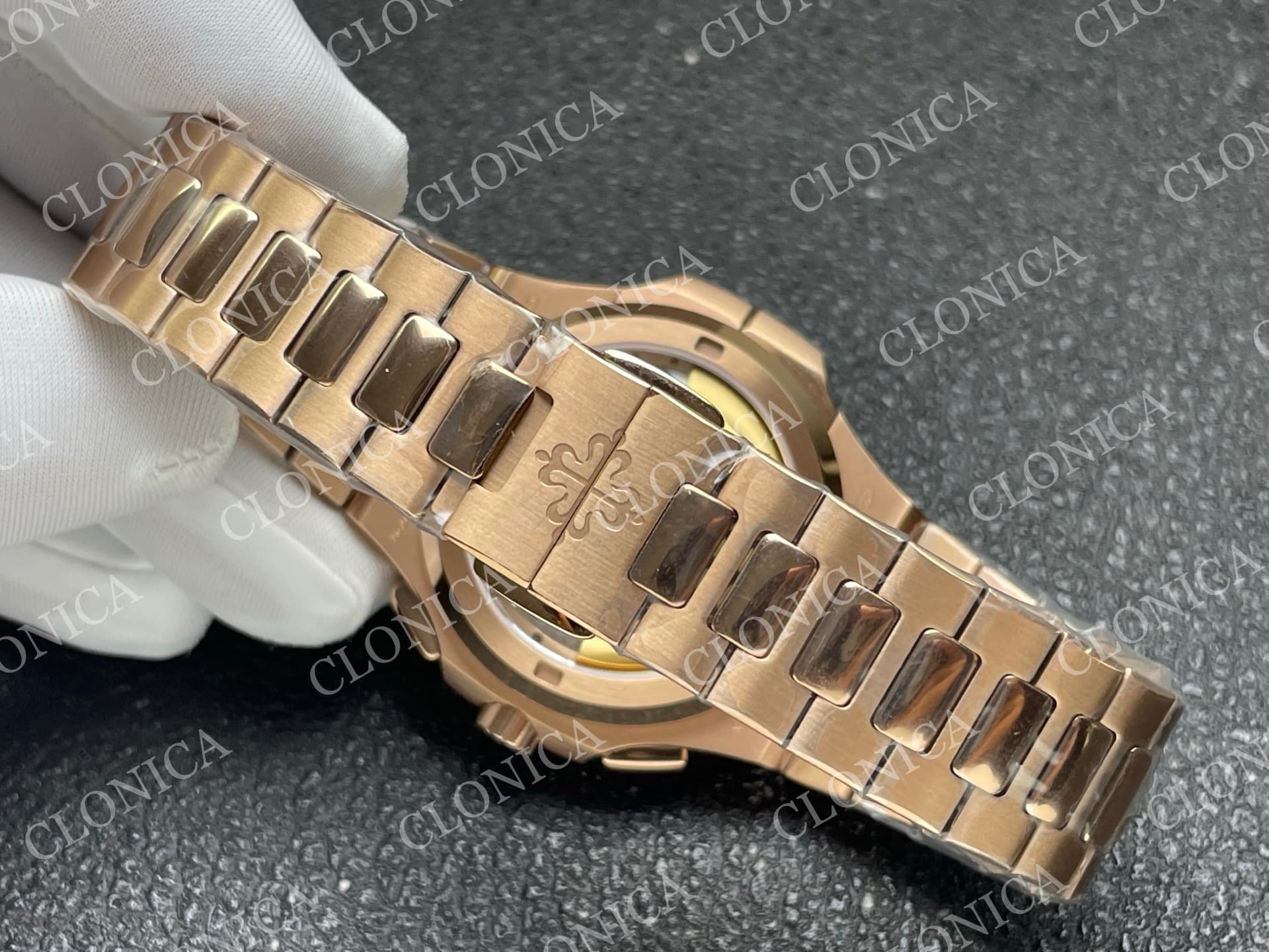 NAUTILUS 5990 RG BLUE DIAL — view 5