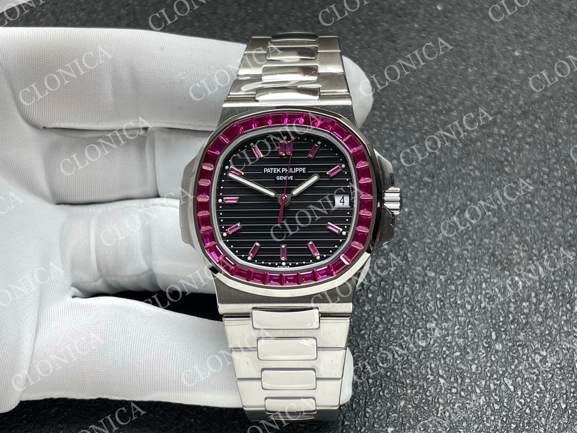 NAUTILUS 5711/1A RED T DIAMOND SS GREY TEXTURED DIAL — view 1