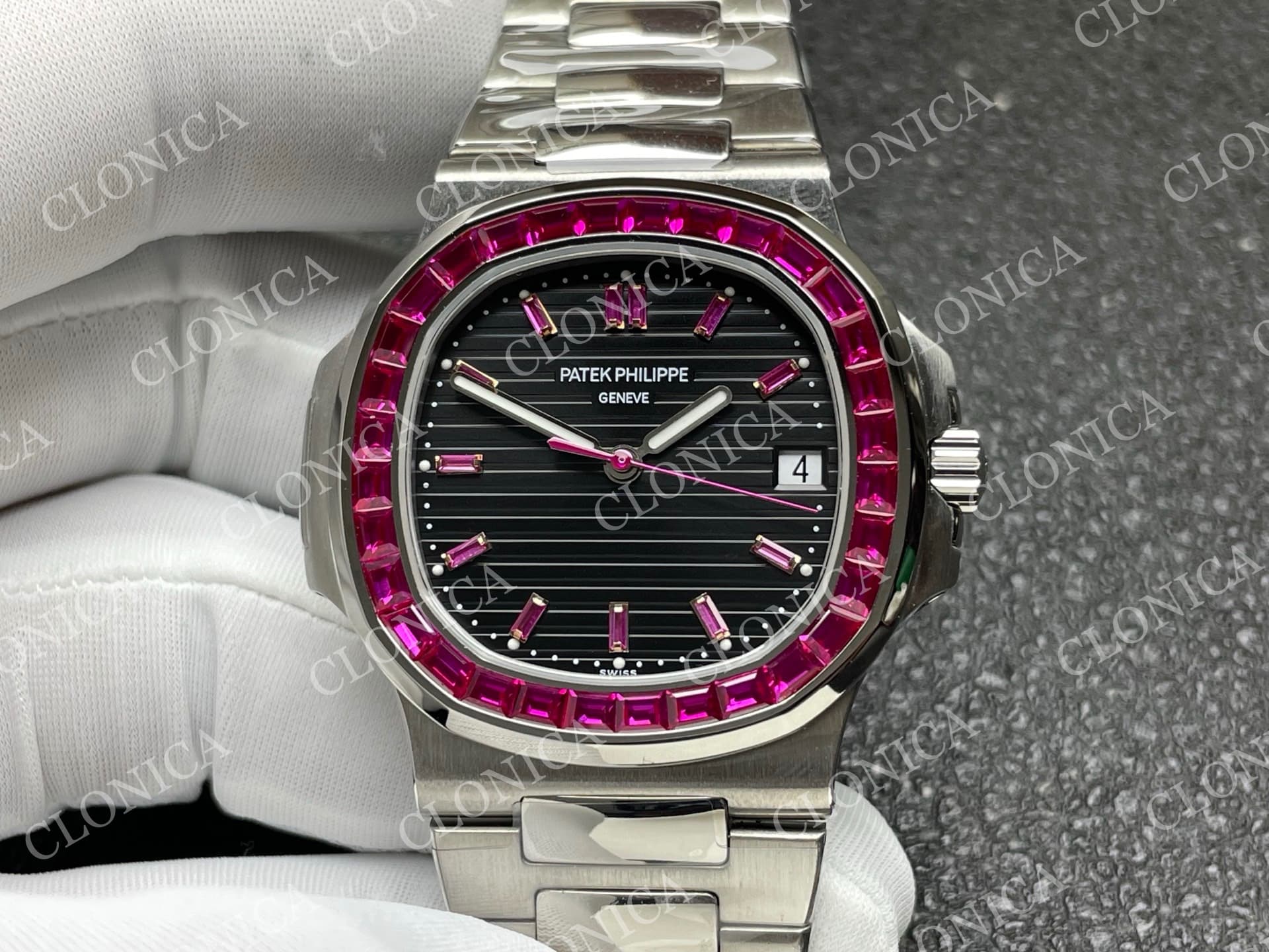 NAUTILUS 5711/1A RED T DIAMOND SS GREY TEXTURED DIAL — view 3