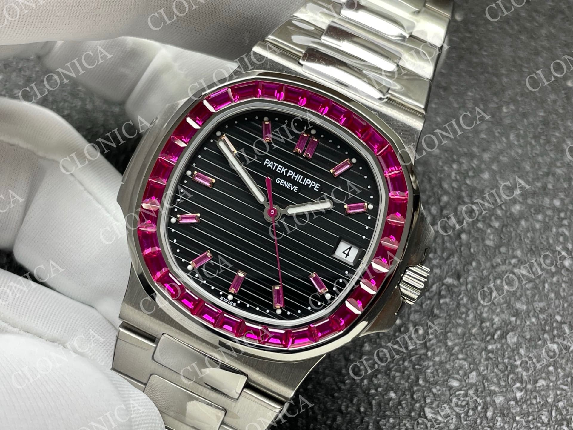 NAUTILUS 5711/1A RED T DIAMOND SS GREY TEXTURED DIAL — view 4