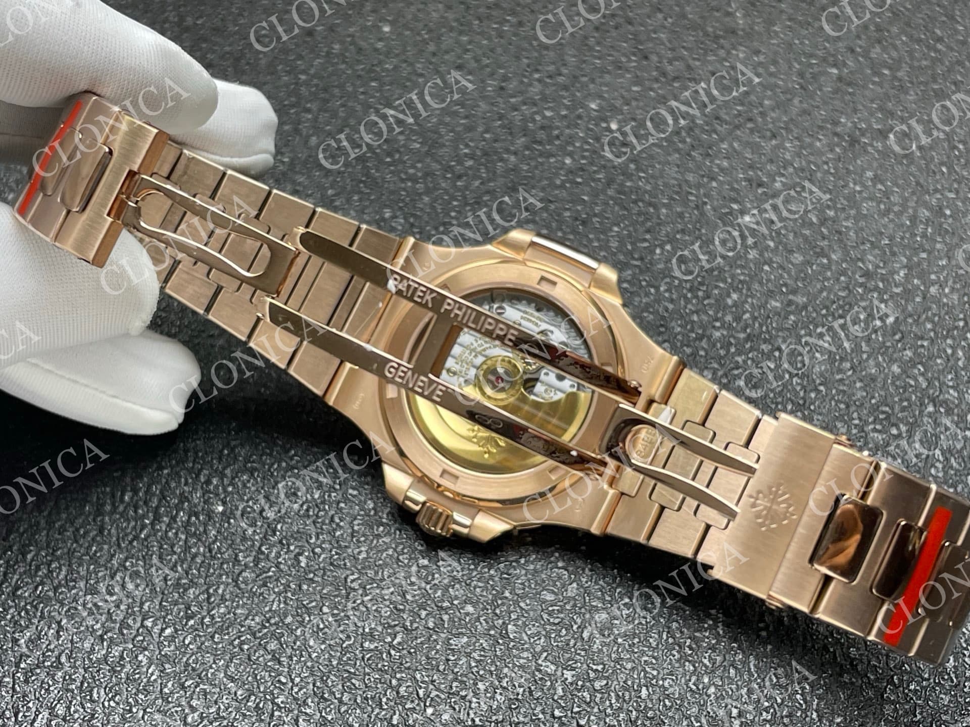 NAUTILUS 5711/1A REDT DIAMOND RG GRAY TEXTURED DIAL — view 6