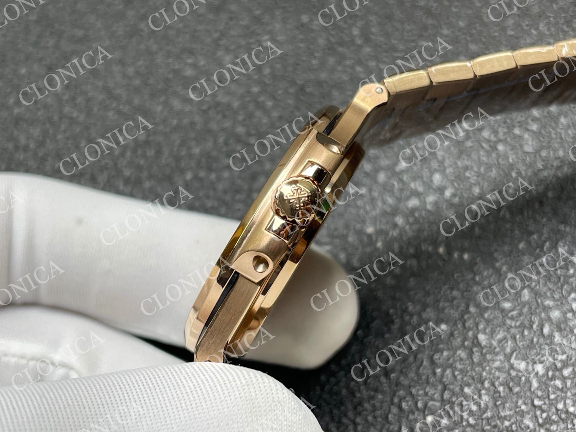 NAUTILUS 5711/1A REDT DIAMOND RG GRAY TEXTURED DIAL — view 7