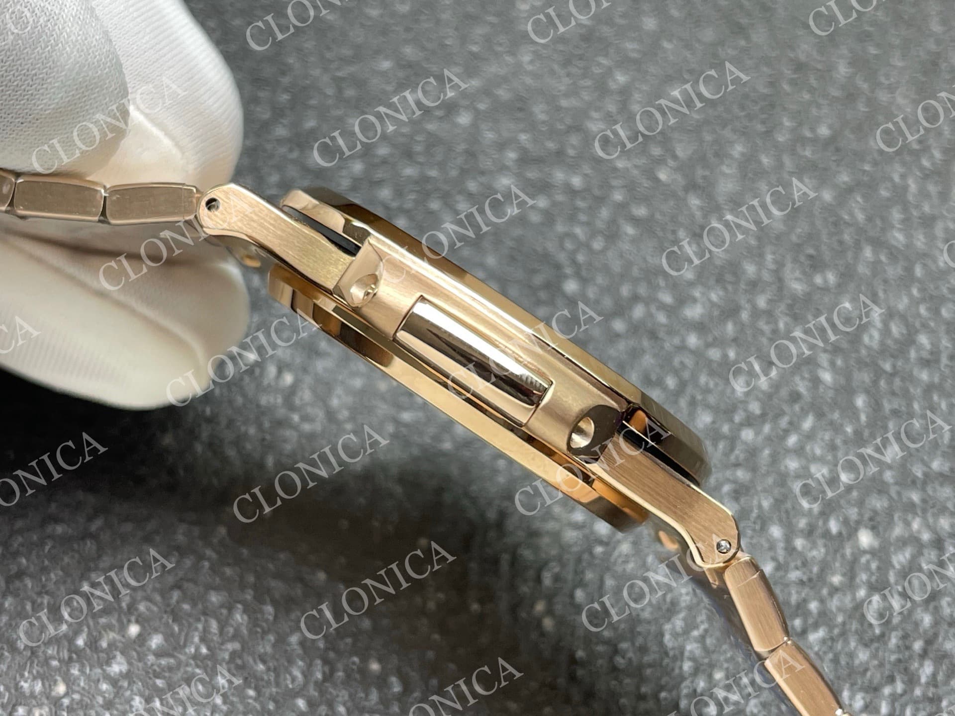 NAUTILUS 5711/1A REDT DIAMOND RG GRAY TEXTURED DIAL — view 9