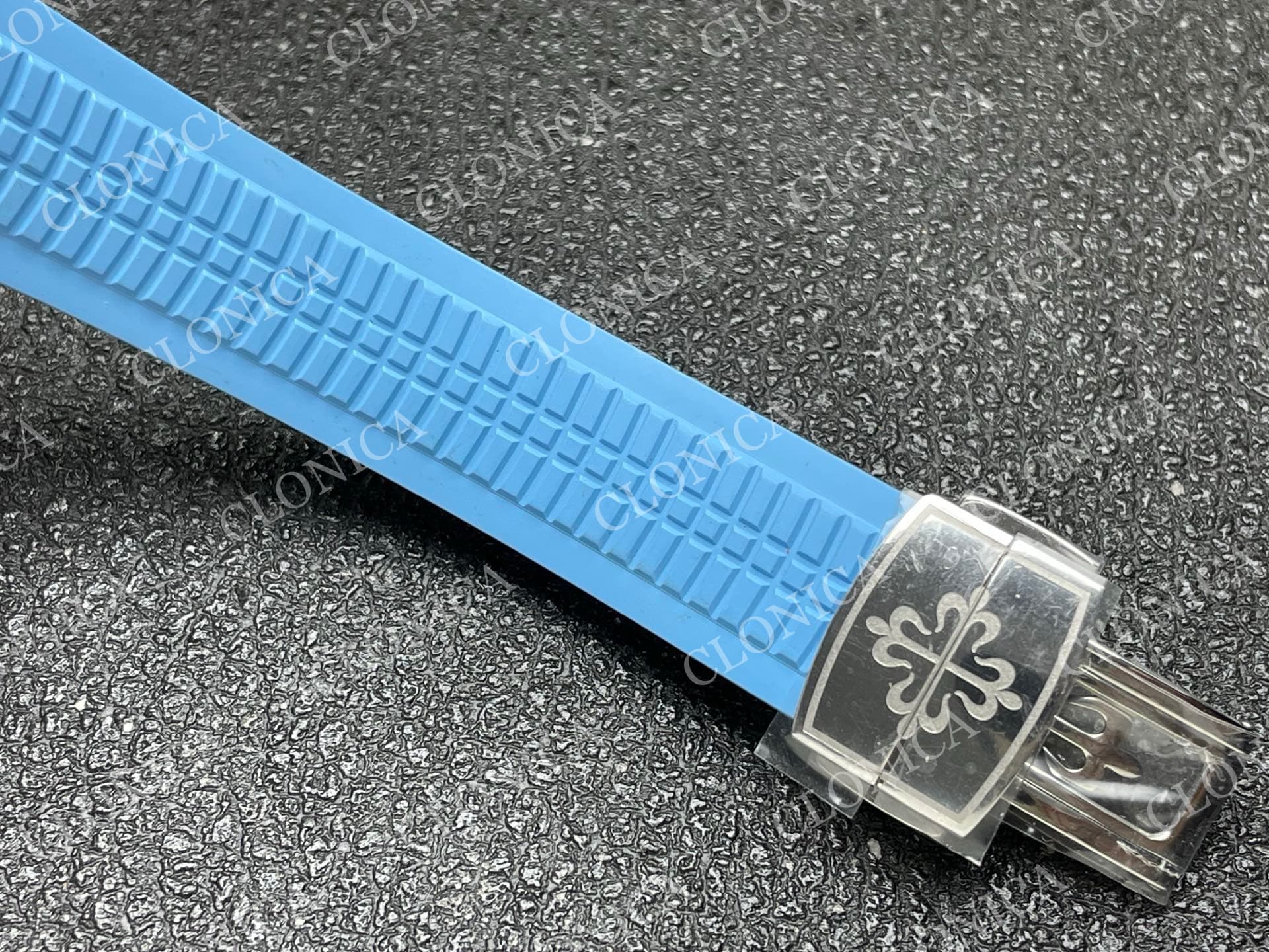 AQUANAUT 5167 SS BLACK DIAL ON BLUE STRAP — view 5