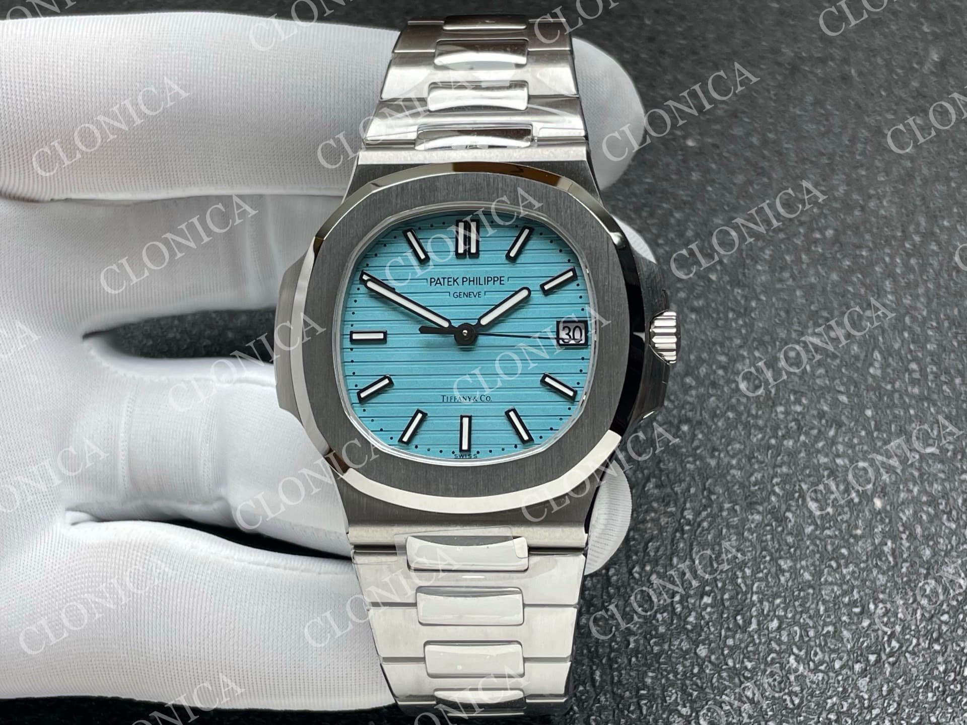 NAUTILUS 5711/1A SS TIFFANY BLUE TEXTURED DIAL — view 1