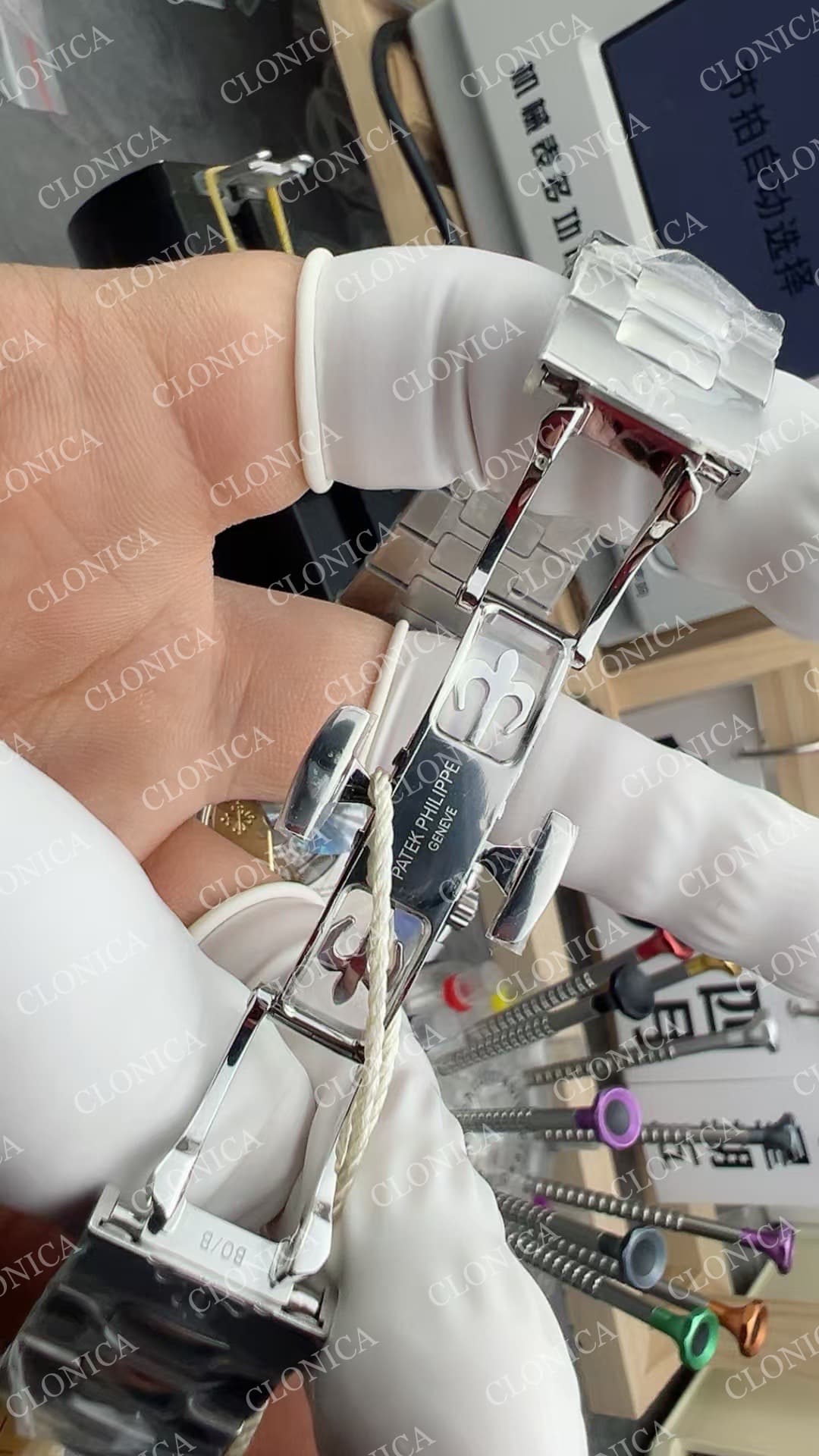 NAUTILUS 5712-1A SS BLUE DIAL ON SS BRACELET PPF240 — view 8