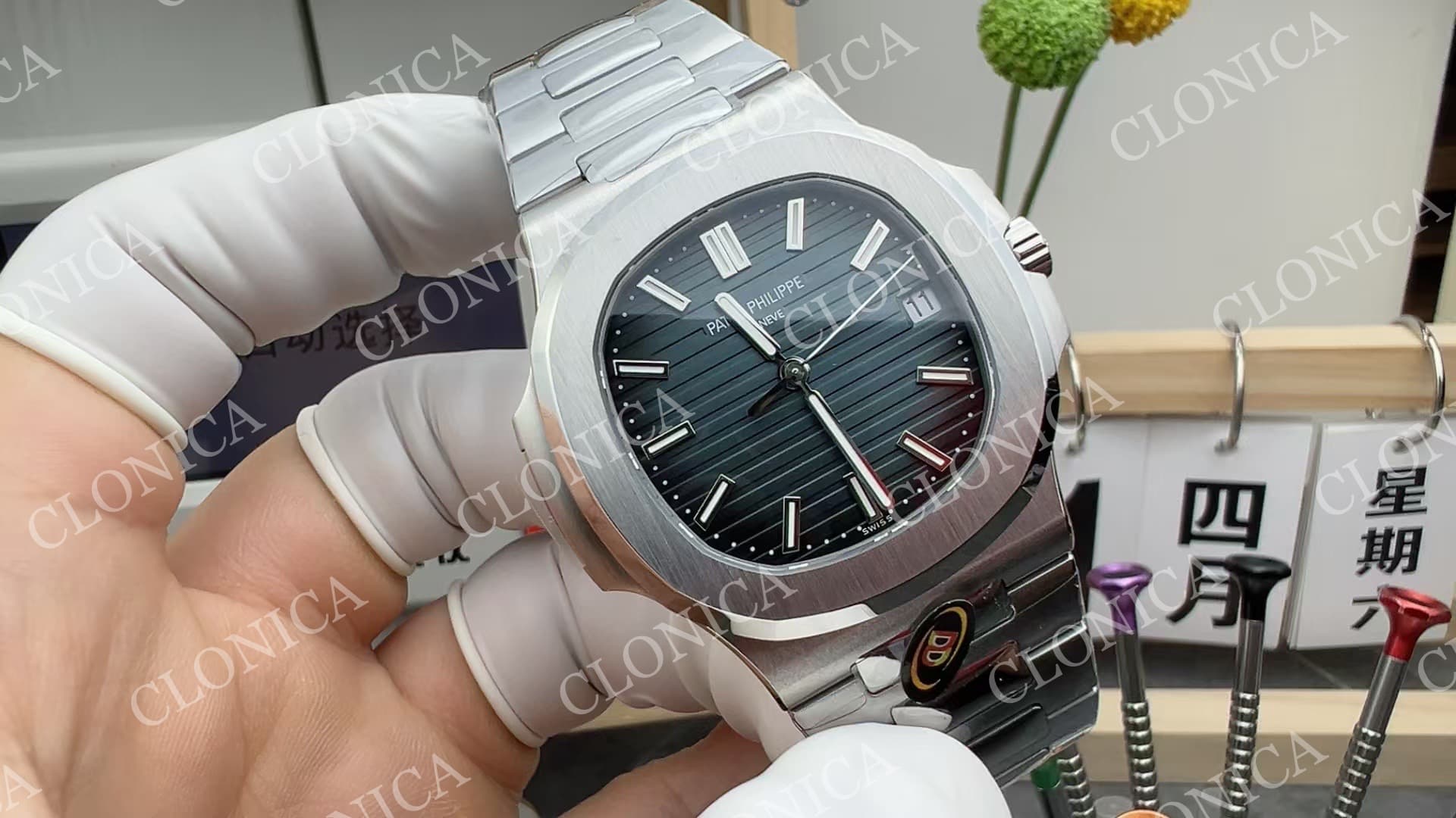 NAUTILUS 5711/1A SS BLUE TEXTURED DIAL ON SS BRACELET SUPER CLONE — view 1