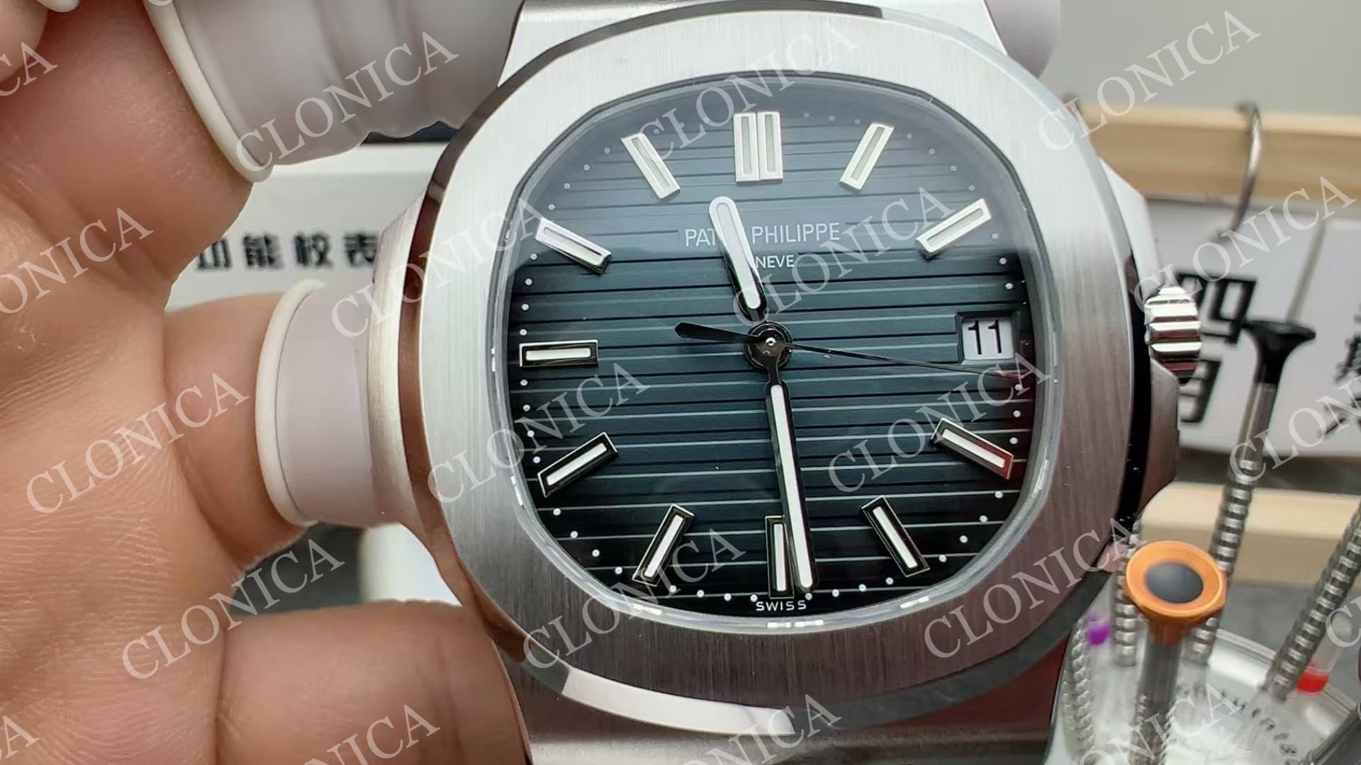 NAUTILUS 5711/1A SS BLUE TEXTURED DIAL ON SS BRACELET SUPER CLONE — view 2