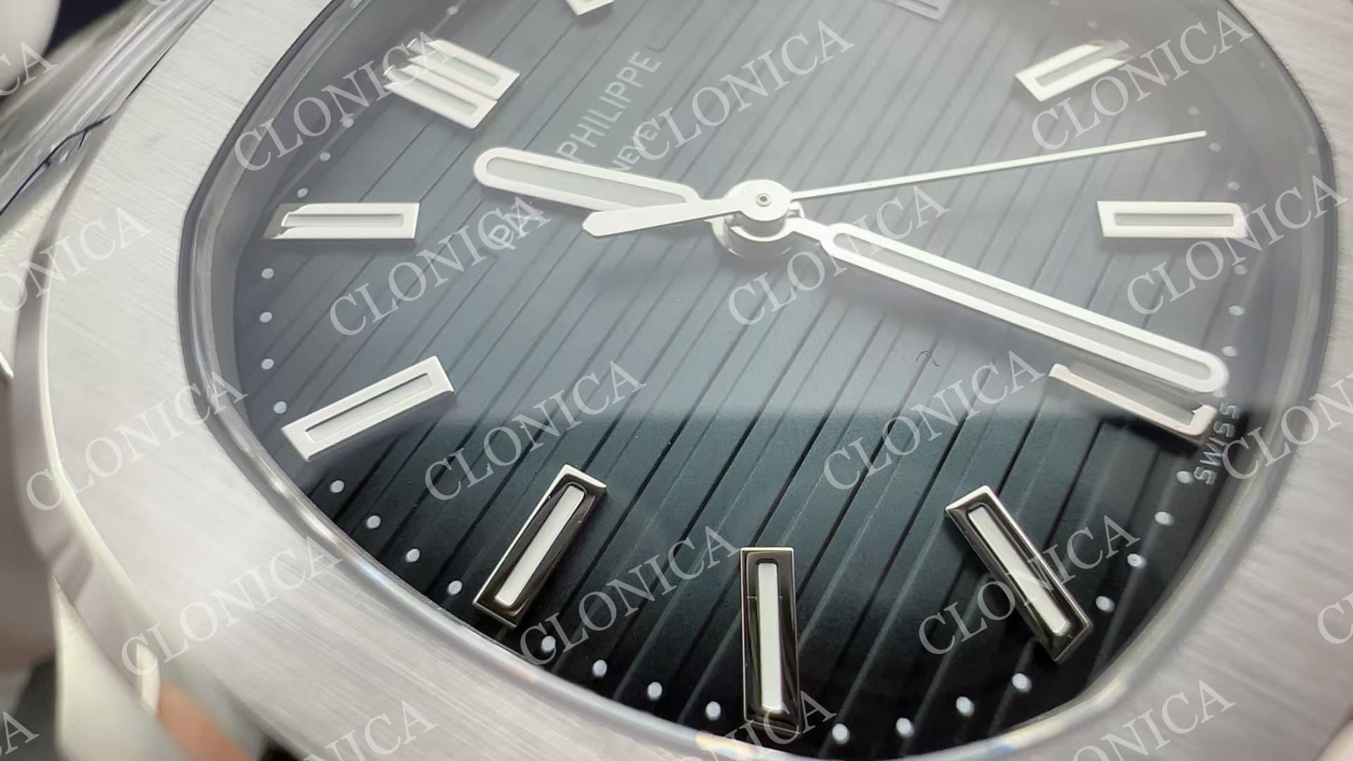 NAUTILUS 5711/1A SS BLUE TEXTURED DIAL ON SS BRACELET SUPER CLONE — view 3