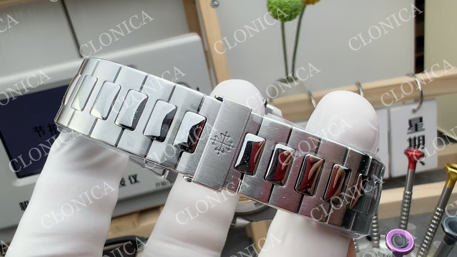 NAUTILUS 5711/1A SS BLUE TEXTURED DIAL ON SS BRACELET SUPER CLONE — view 7