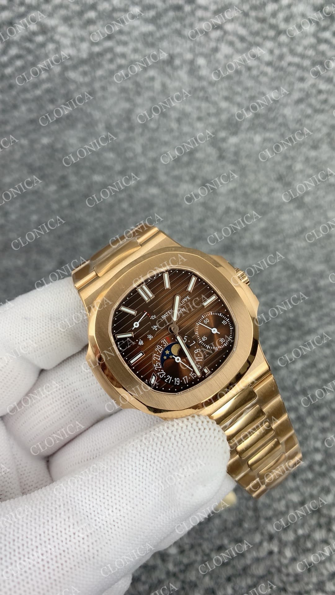 NAUTILUS 5712/1R RG BROWN DIAL ON RG BRACELET — view 2