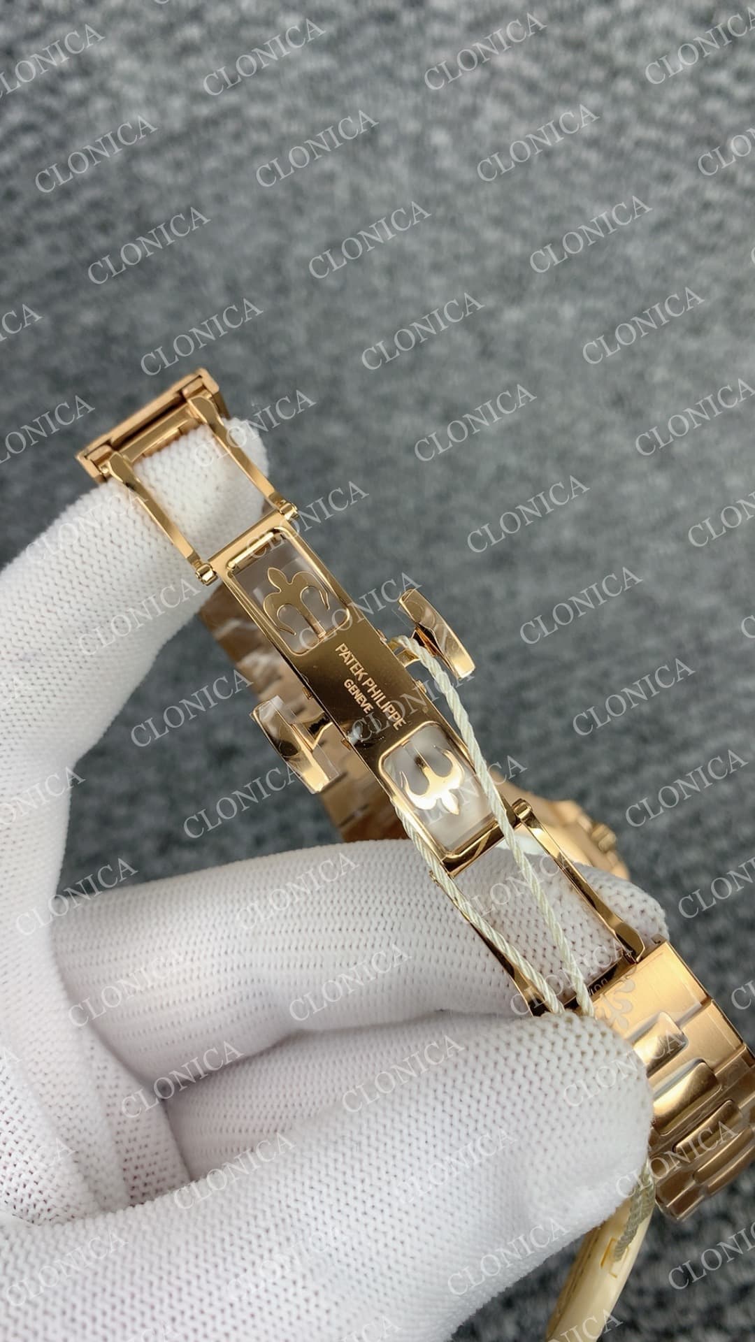 NAUTILUS 5712/1R RG BROWN DIAL ON RG BRACELET — view 7