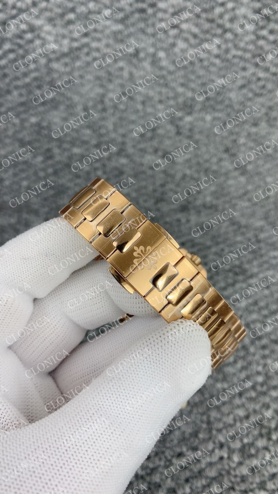 NAUTILUS 5712/1R RG BROWN DIAL ON RG BRACELET — view 8