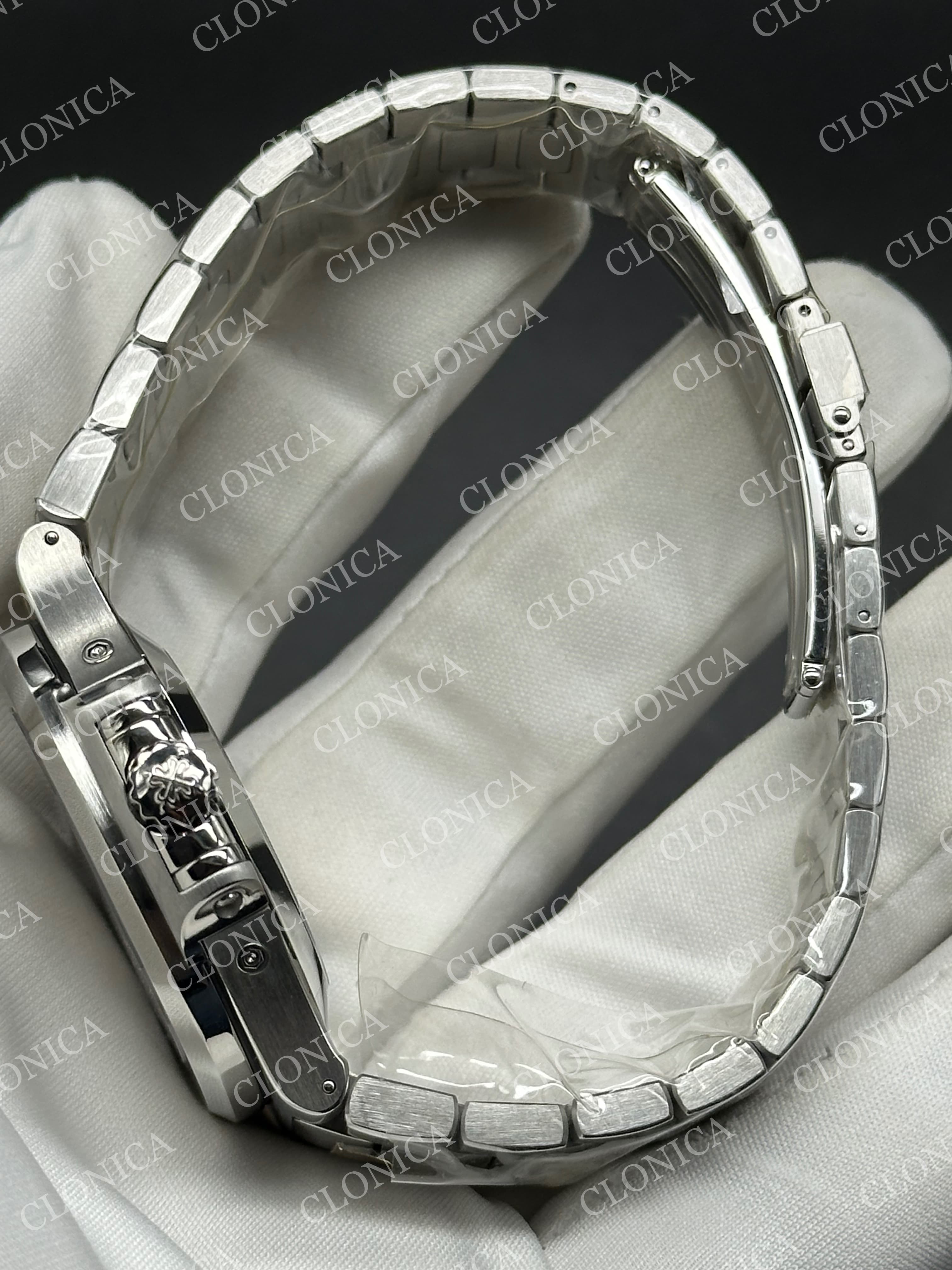 NAUTILUS 5726 FULL FUNCTION SS WHITE DIAL ON SS BRACELET — view 4