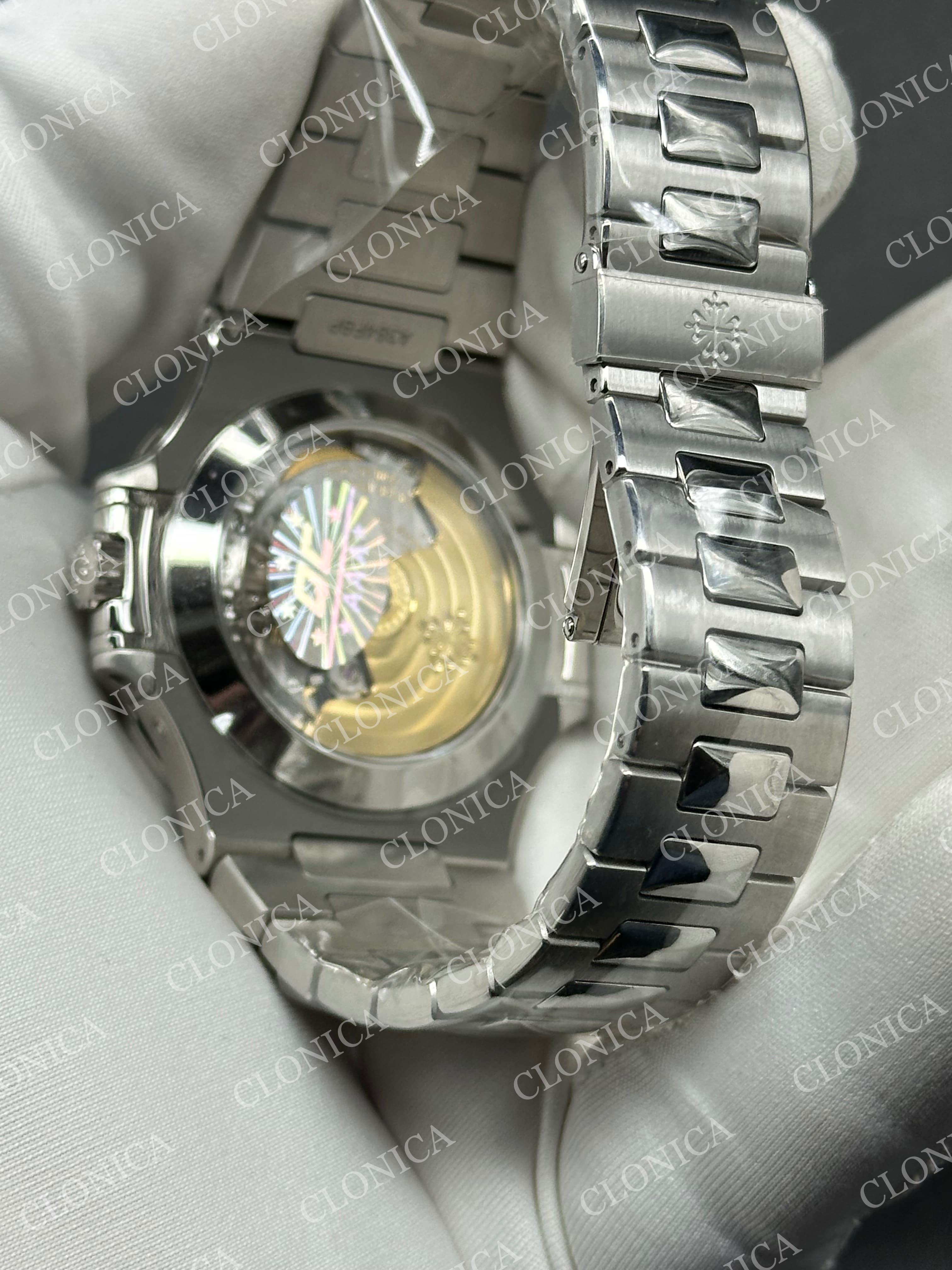 NAUTILUS 5726 FULL FUNCTION SS BLUE DIAL ON SS BRACELET — view 6