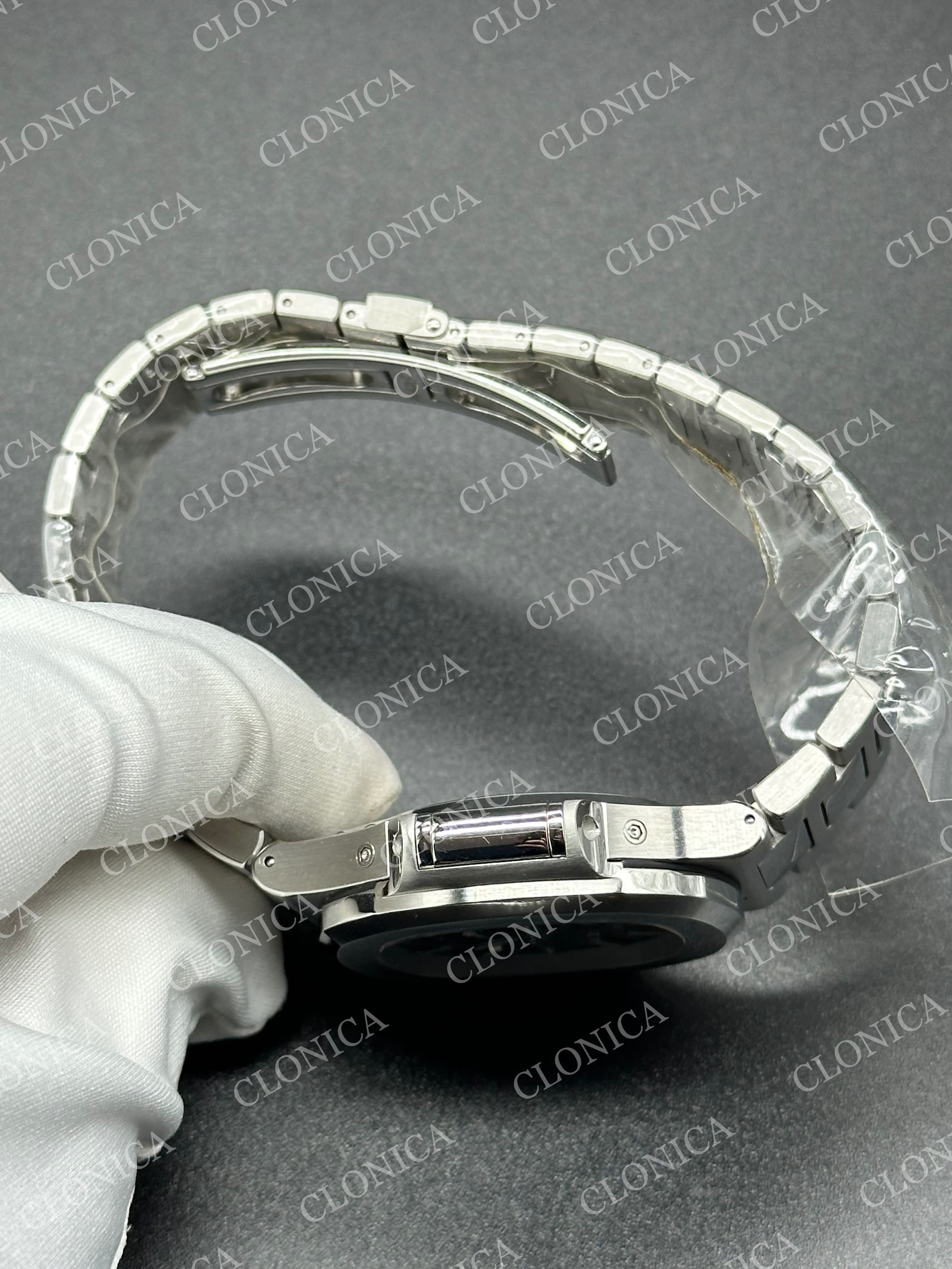 NAUTILUS 5726 FULL FUNCTION SS BLUE DIAL ON SS BRACELET — view 7