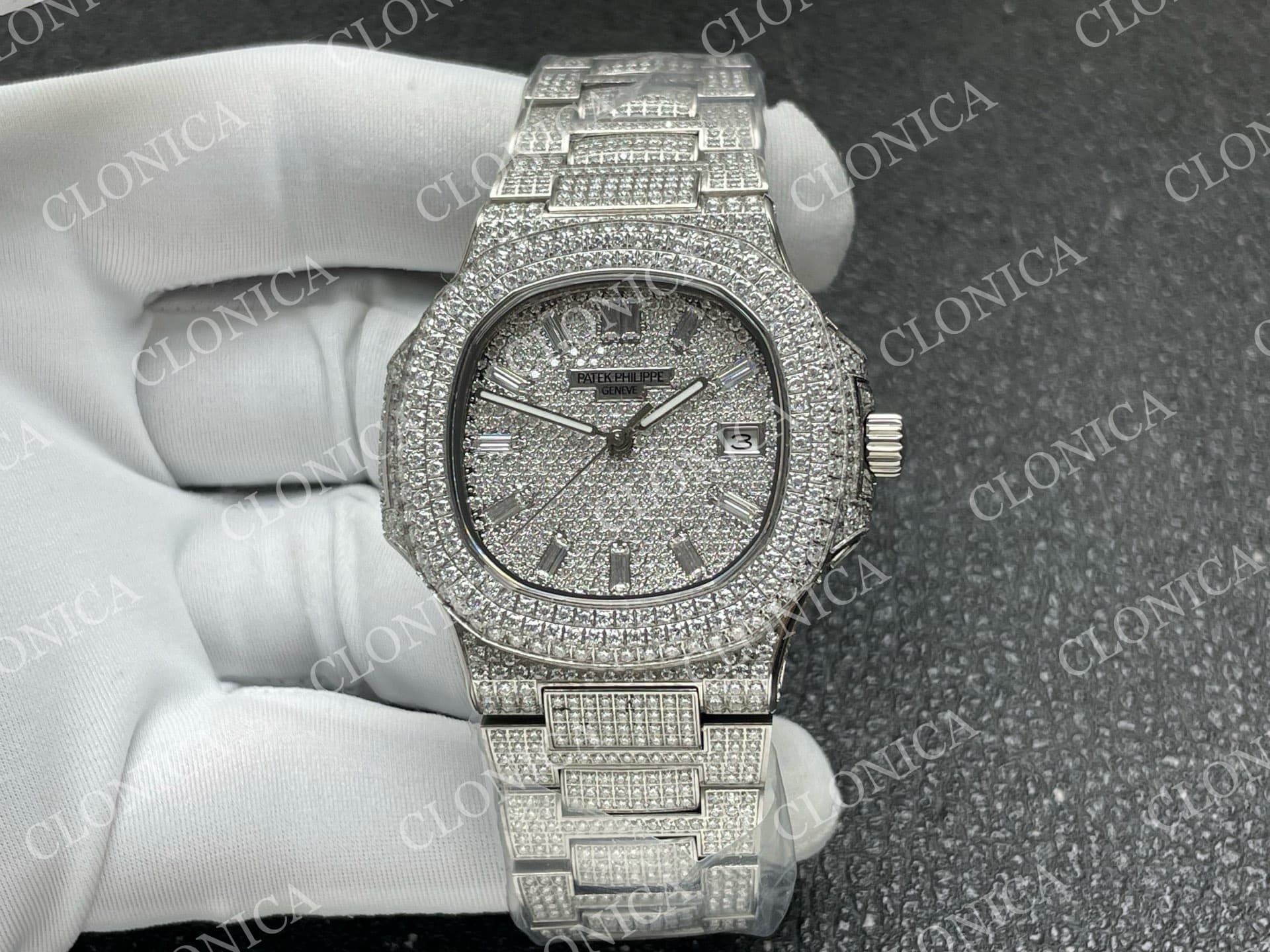NAUTILUS 5711 DIAMOND TEXTURED DIAL ON SS DIAMOND BRACELET — view 1