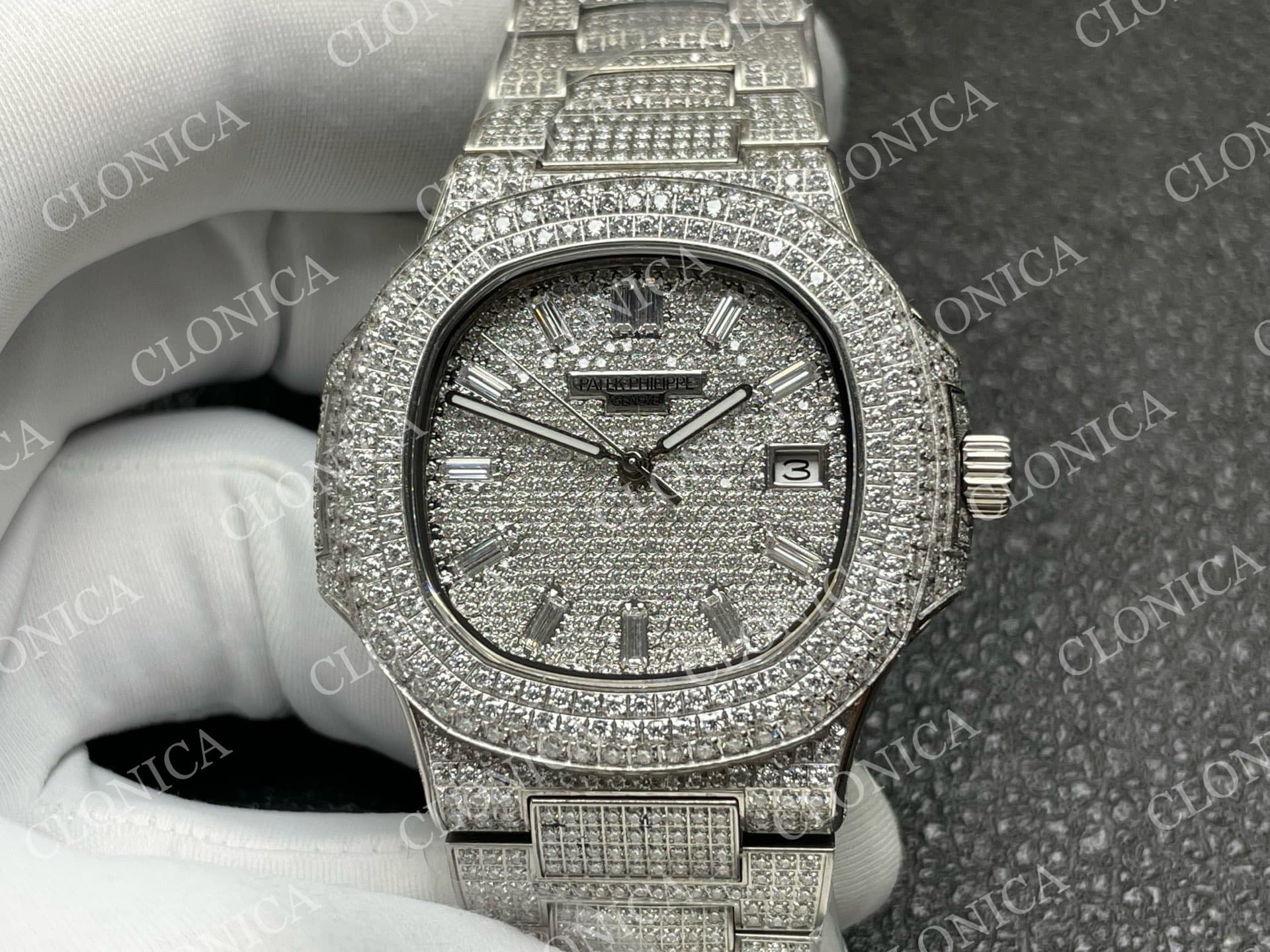 NAUTILUS 5711 DIAMOND TEXTURED DIAL ON SS DIAMOND BRACELET — view 3