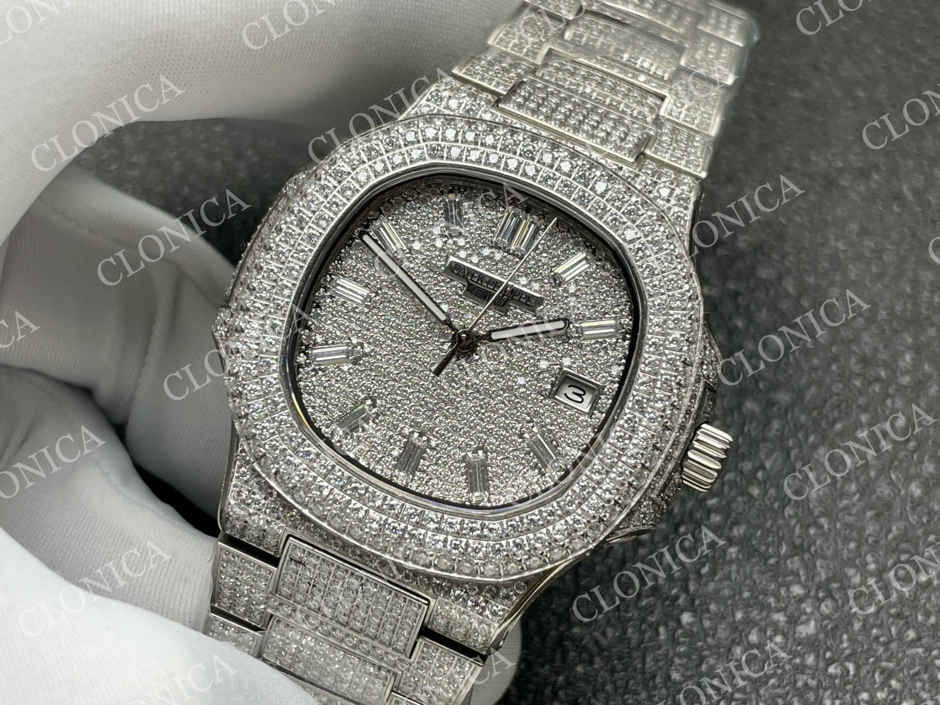 NAUTILUS 5711 DIAMOND TEXTURED DIAL ON SS DIAMOND BRACELET — view 4