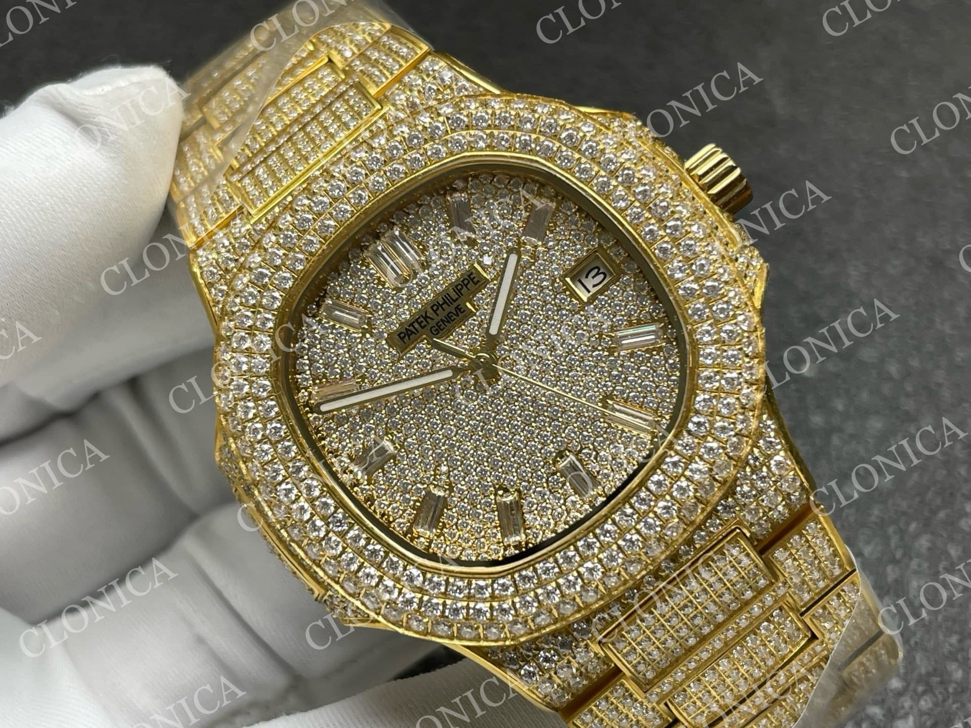 NAUTILUS 5711 DIAMOND TEXTURED DIAL ON YG DIAMOND BRACELET — view 2