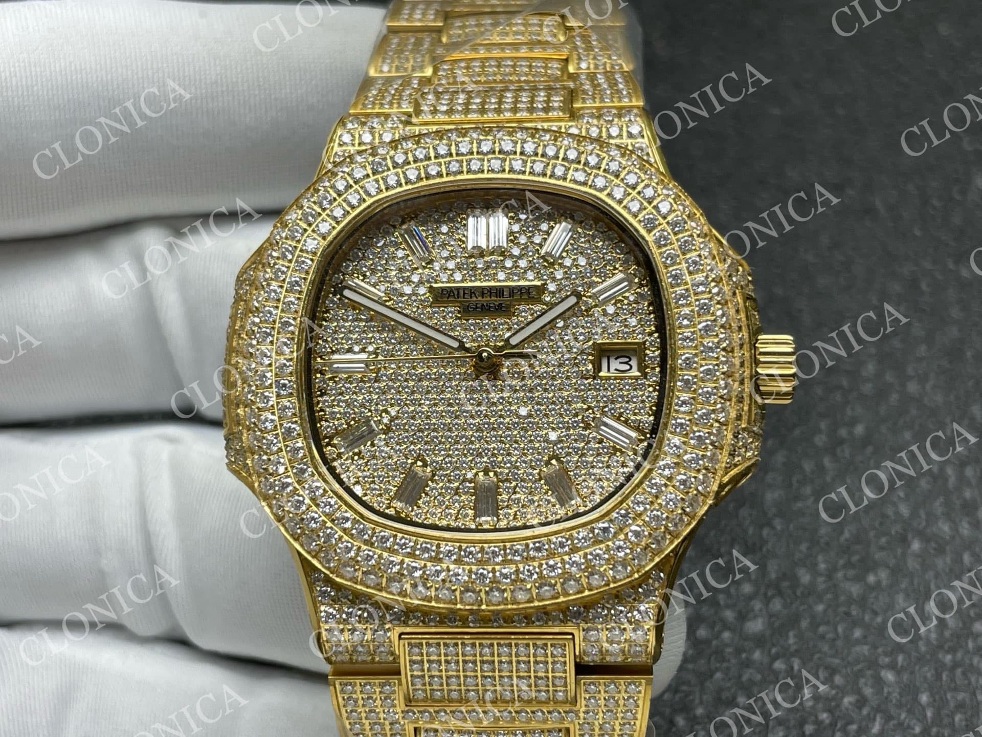 NAUTILUS 5711 DIAMOND TEXTURED DIAL ON YG DIAMOND BRACELET — view 3